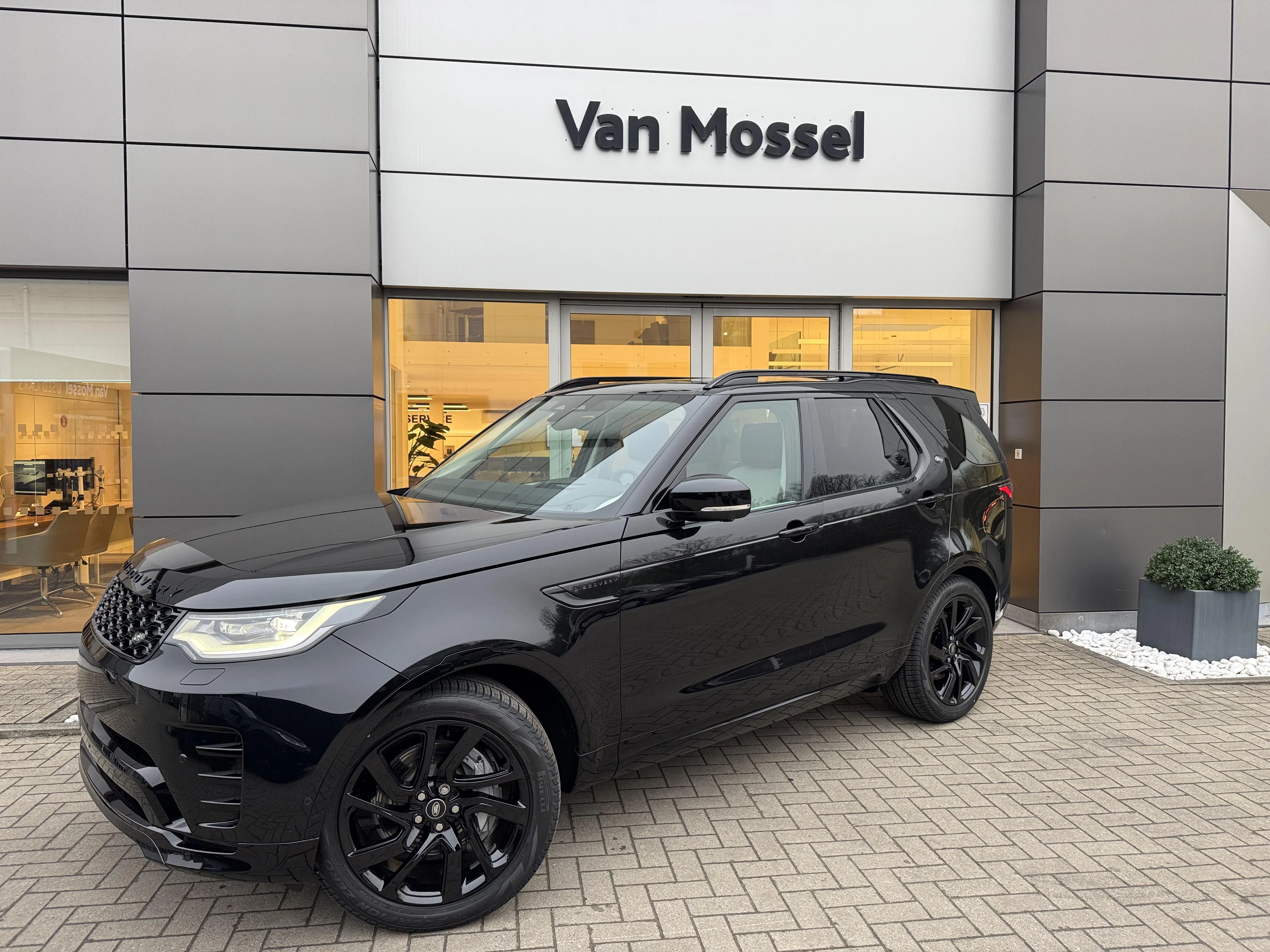 Land Rover-Discovery-image-0