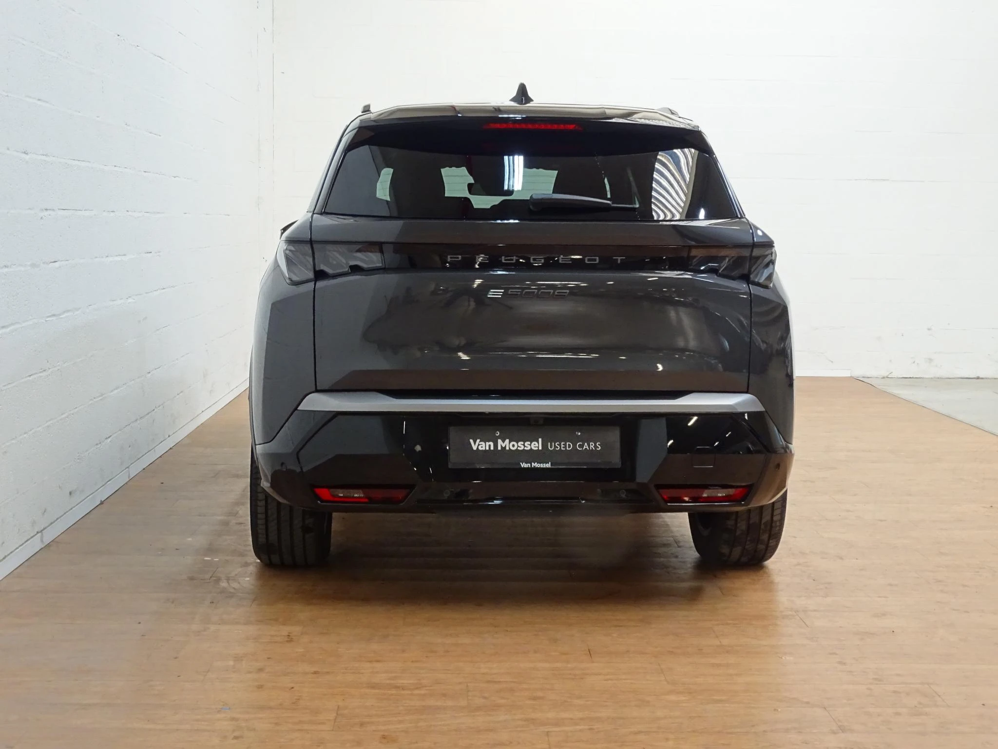 Peugeot-e-5008-image-6