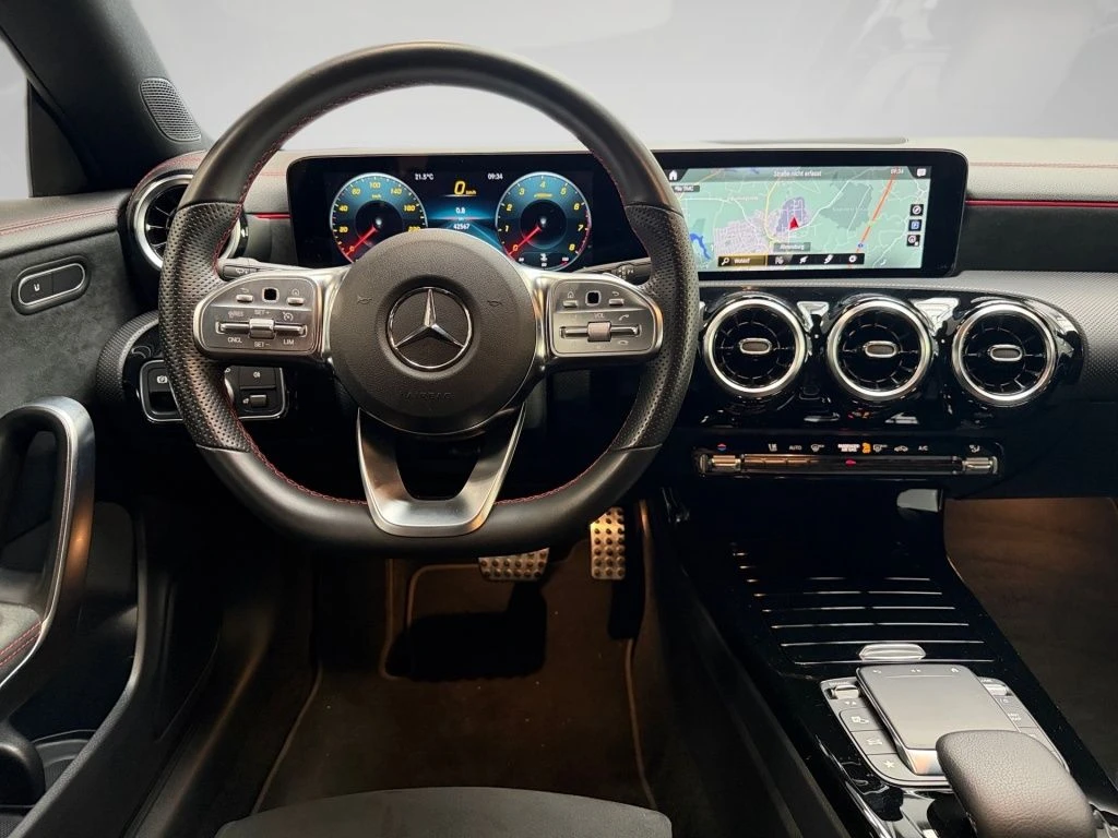 Mercedes-Benz-CLA 180-image-10
