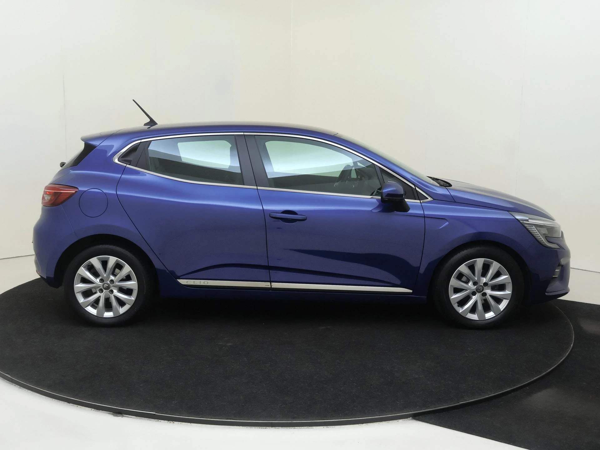 Renault-Clio-image-8