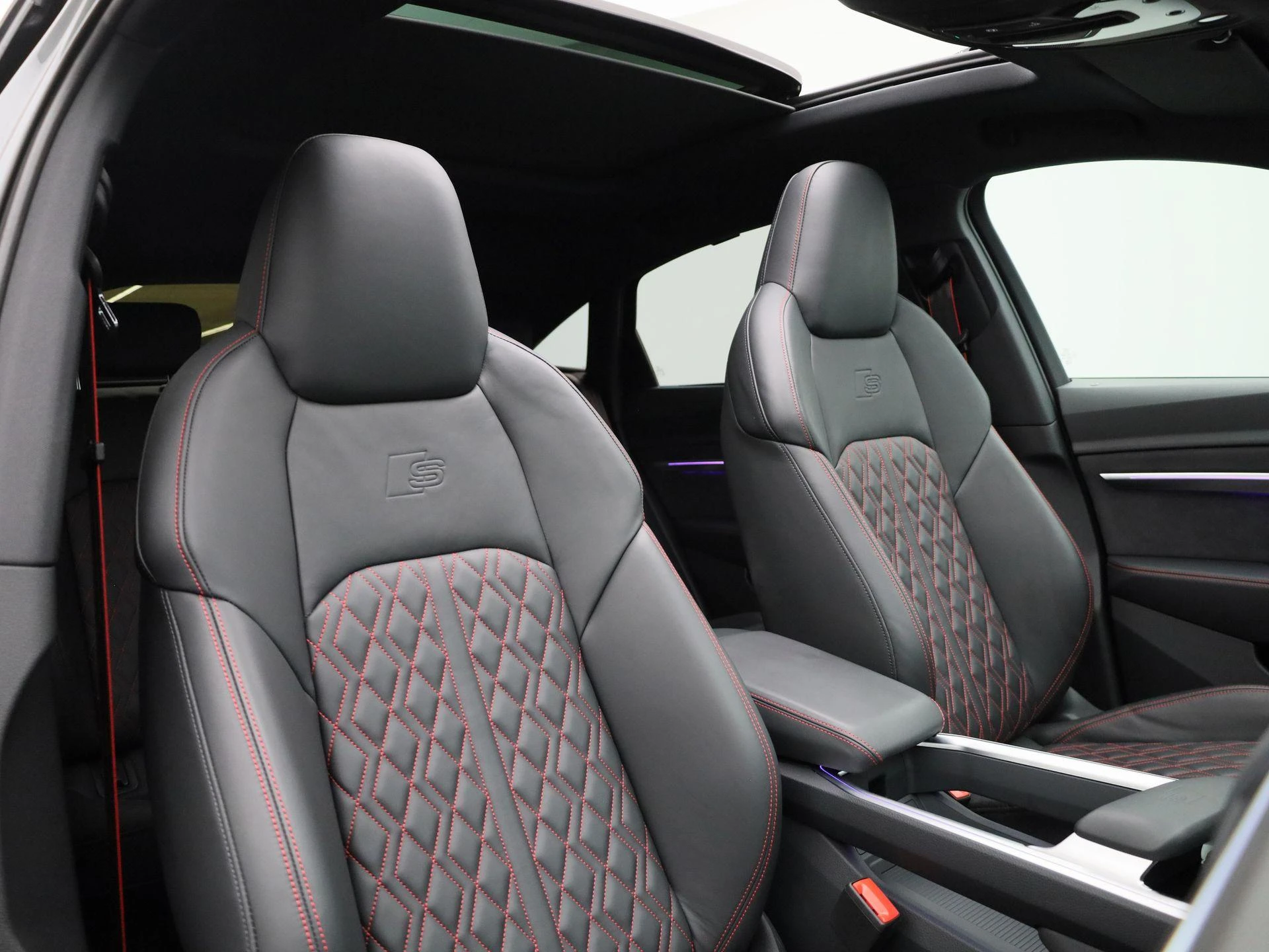 Audi-Q8 Sportback e-tron-image-44