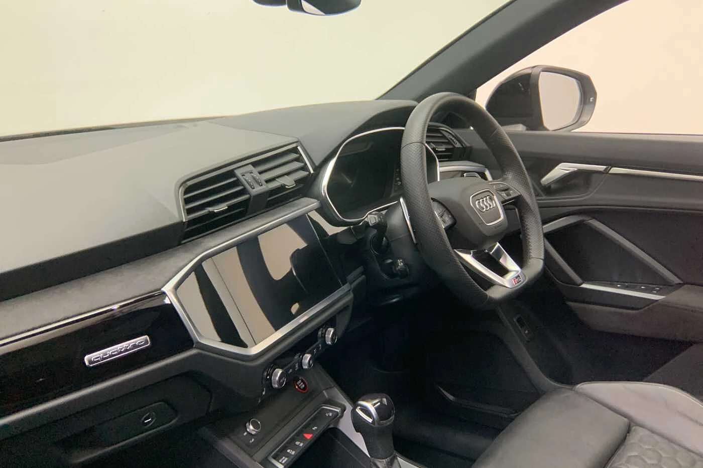 Audi-RSQ3-image-11