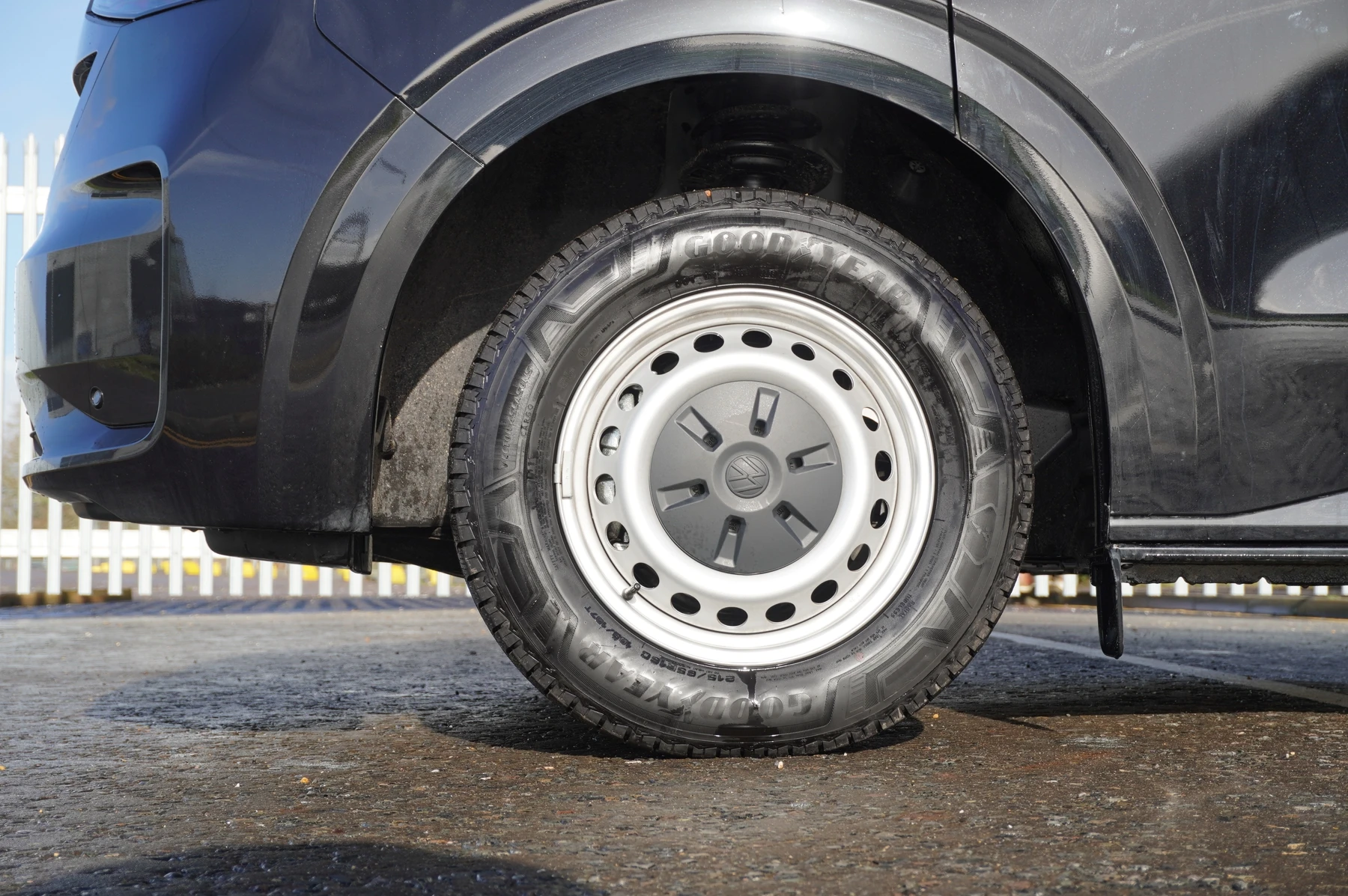 Volkswagen-Transporter-image-4