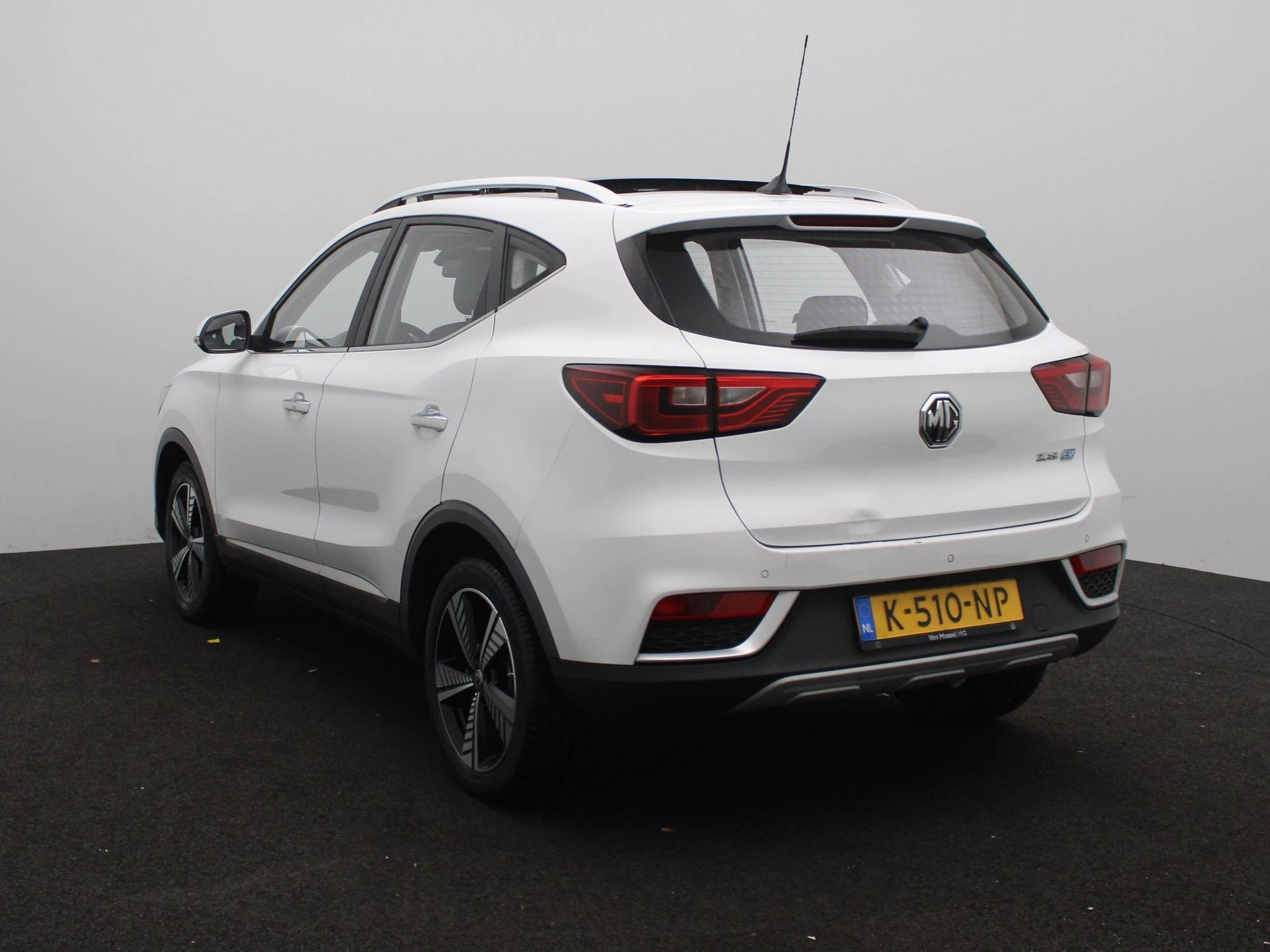 MG-ZS EV-image-1