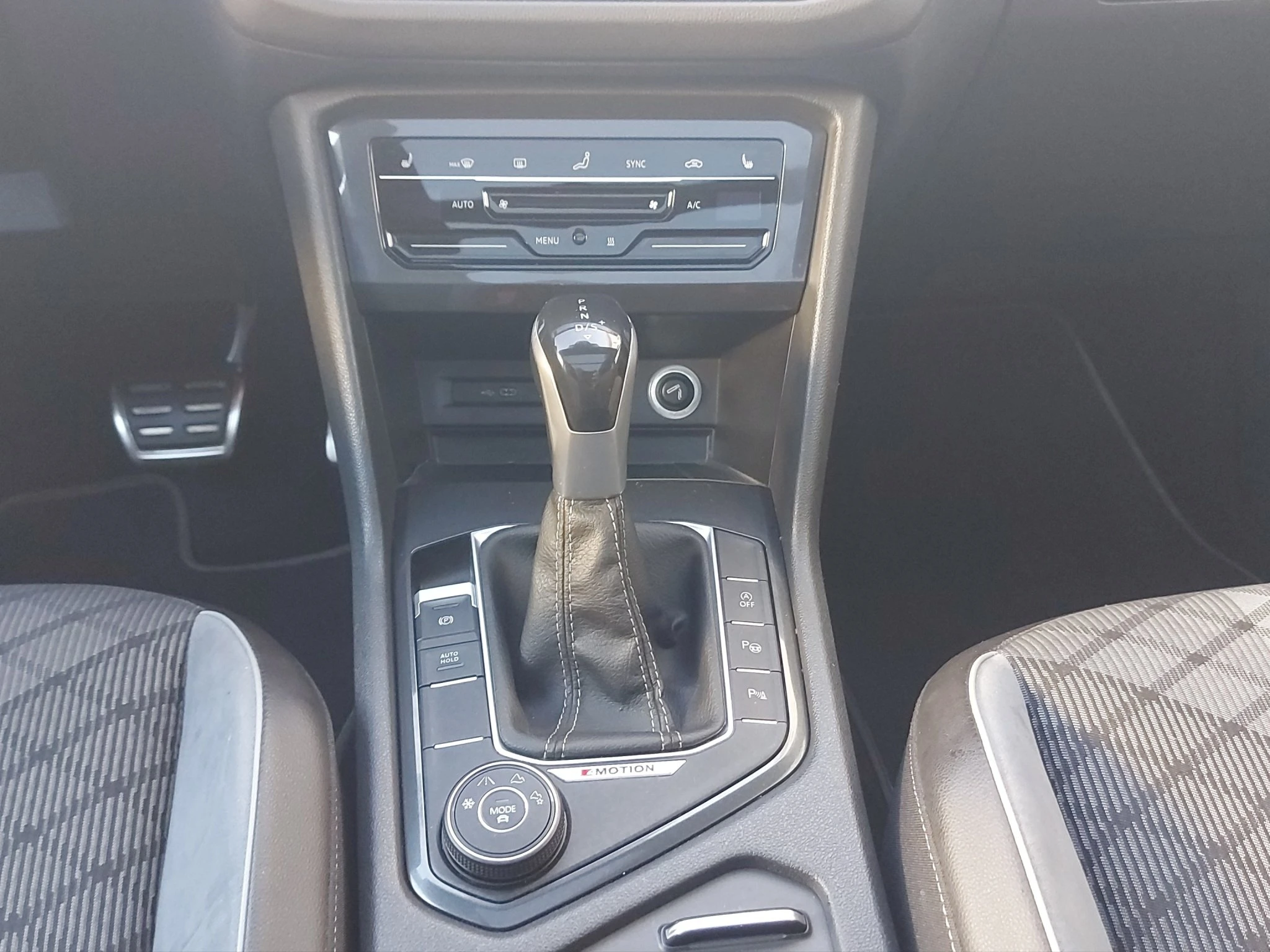 Volkswagen-Tiguan-image-13