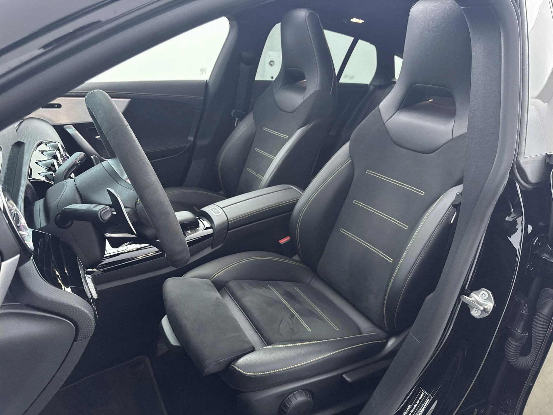 Mercedes-Benz-CLA-image-27