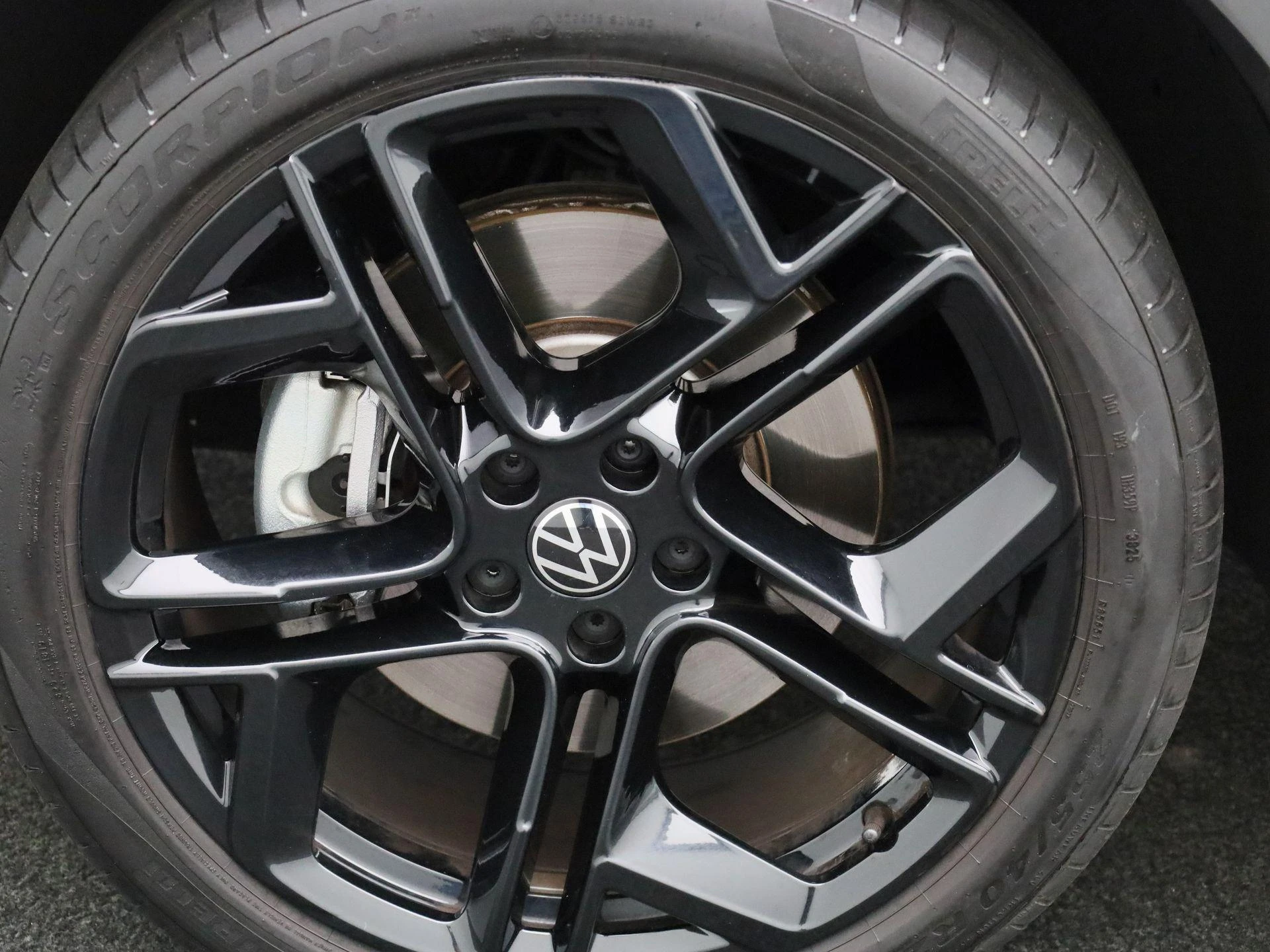 Volkswagen-Tiguan-image-15