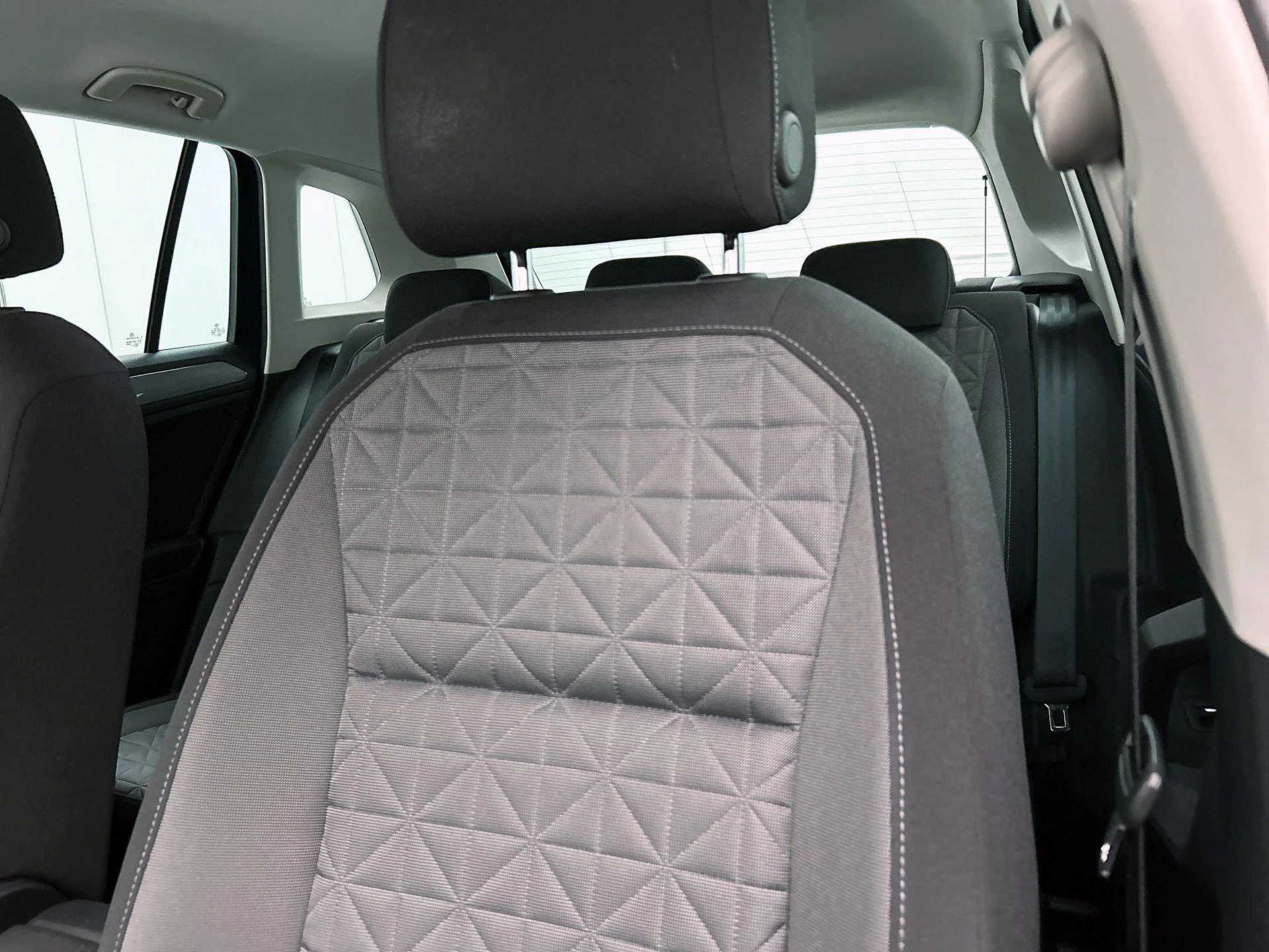 Volkswagen-Tiguan-image-12