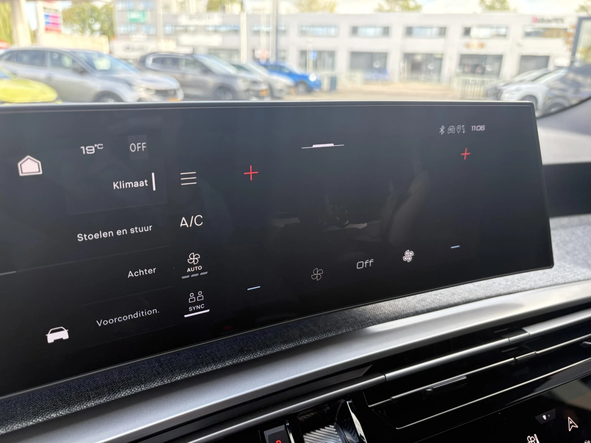 Peugeot-e-5008-image-15