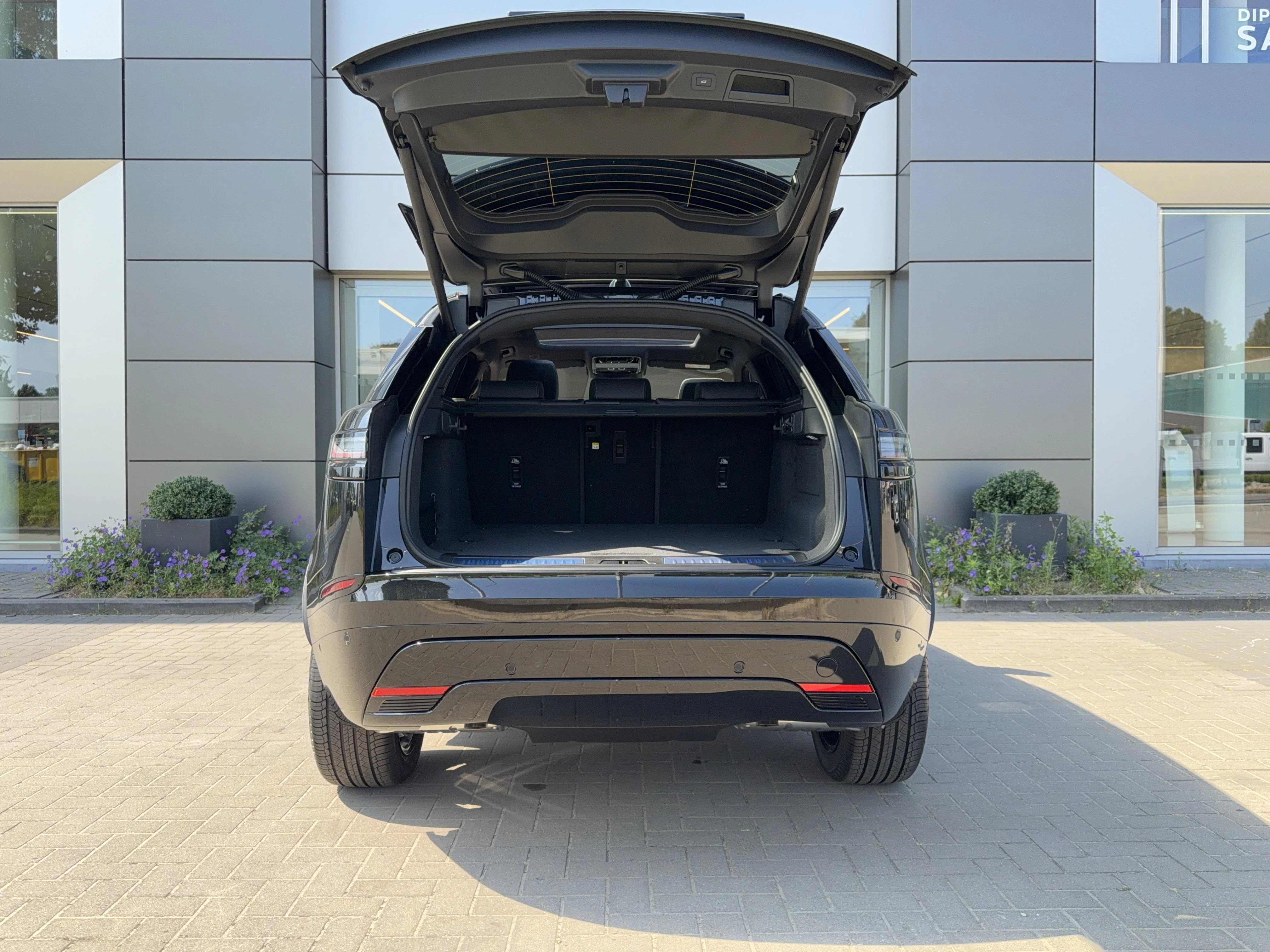 Land Rover Range Rover Velar P400e Belgravia AWD Auto. 26.75MY