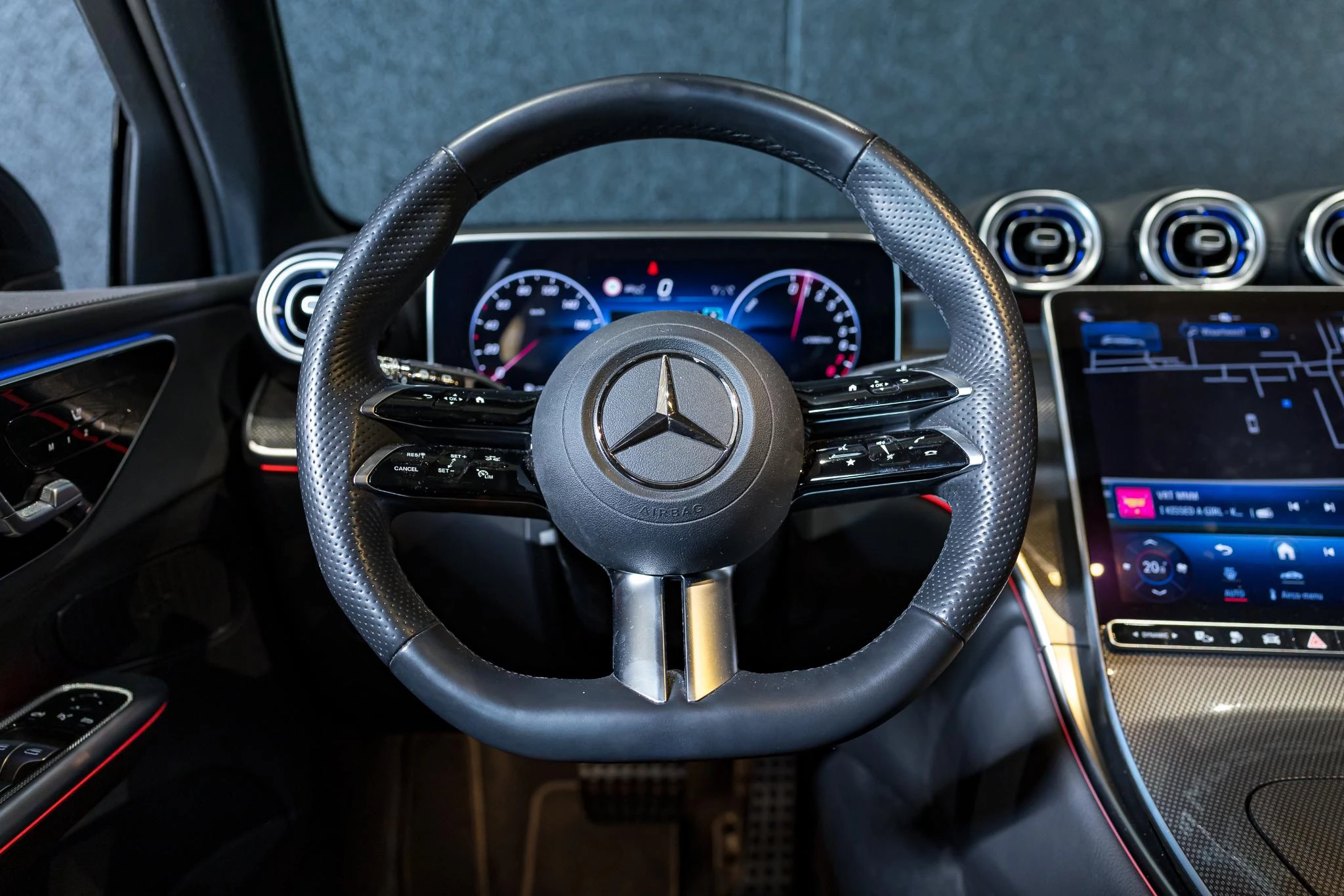 Mercedes-Benz GLC GLC 300 e 4MATIC AMG Line Line