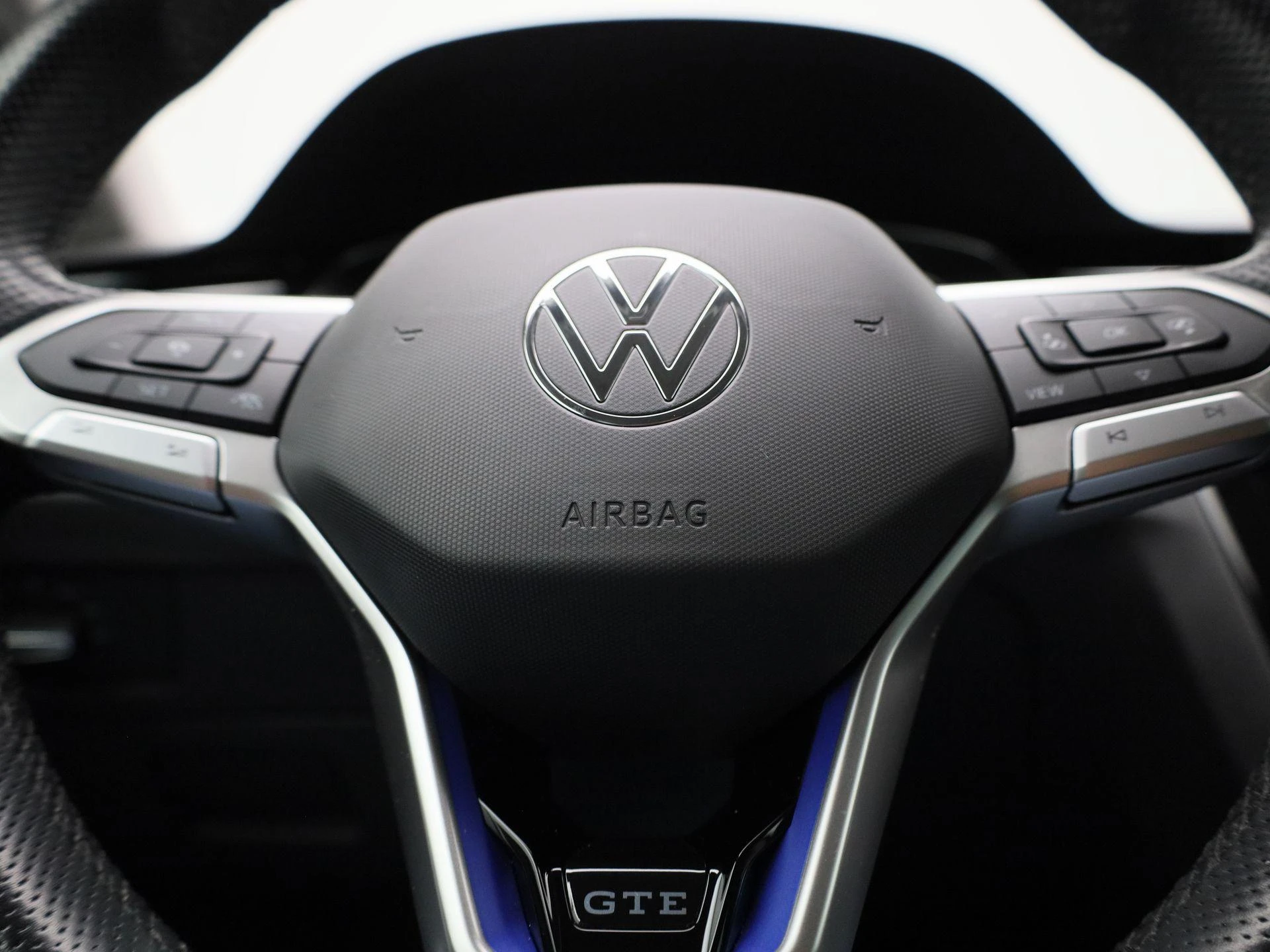Volkswagen-Passat-image-29
