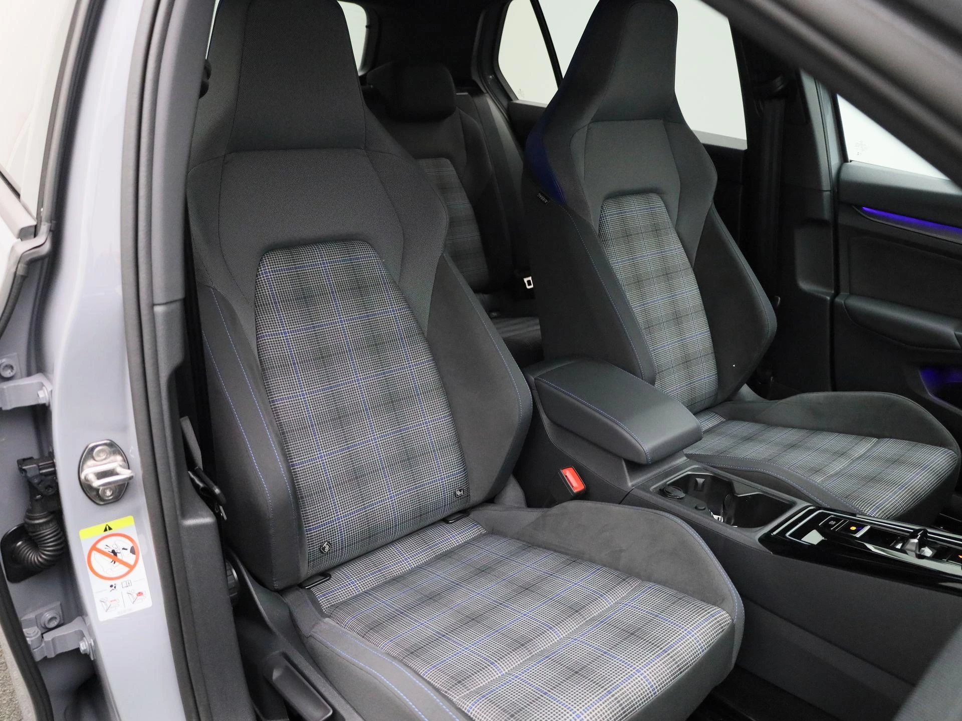 Volkswagen-Golf-image-48
