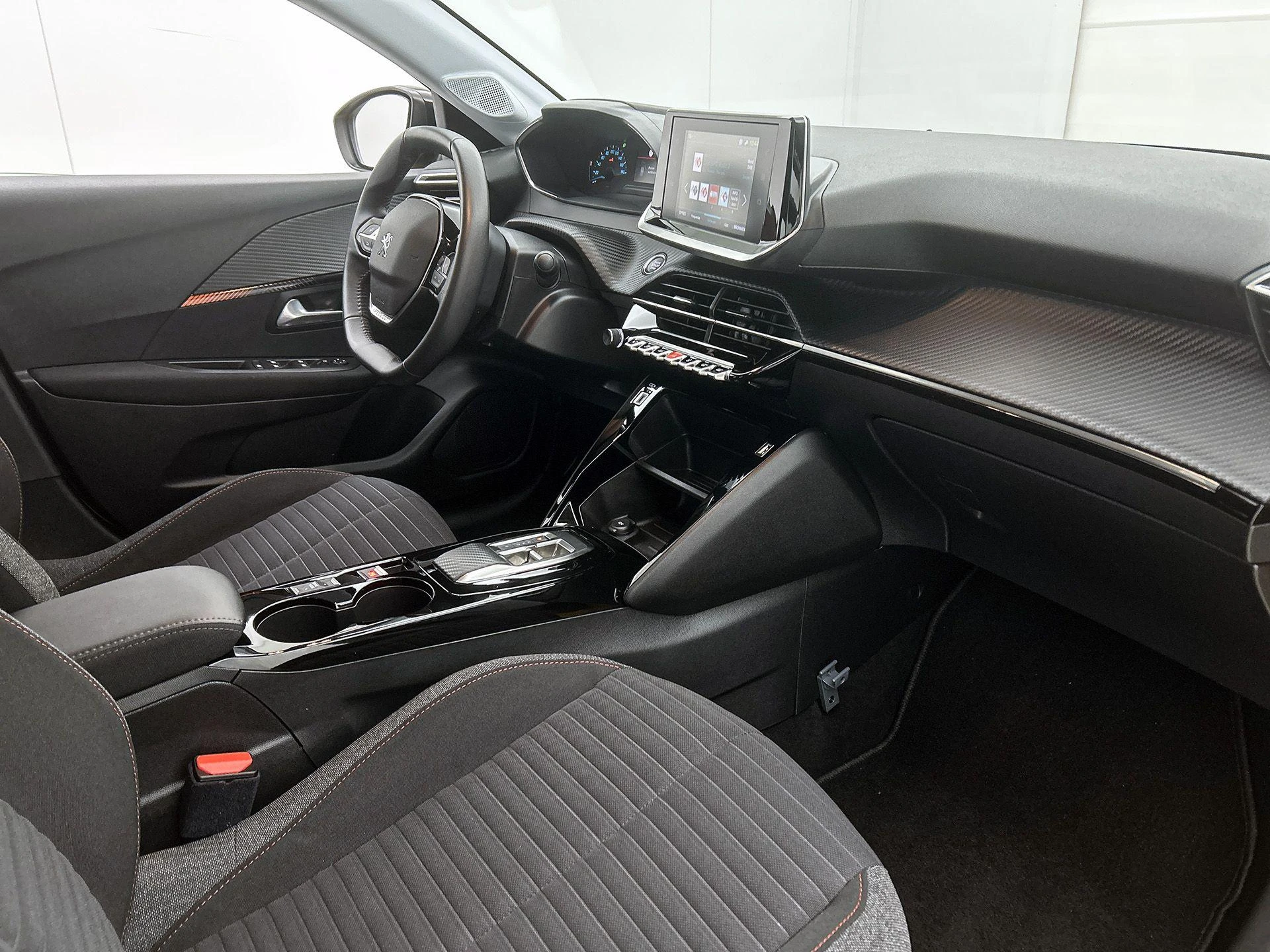 Peugeot-e-208-image-19