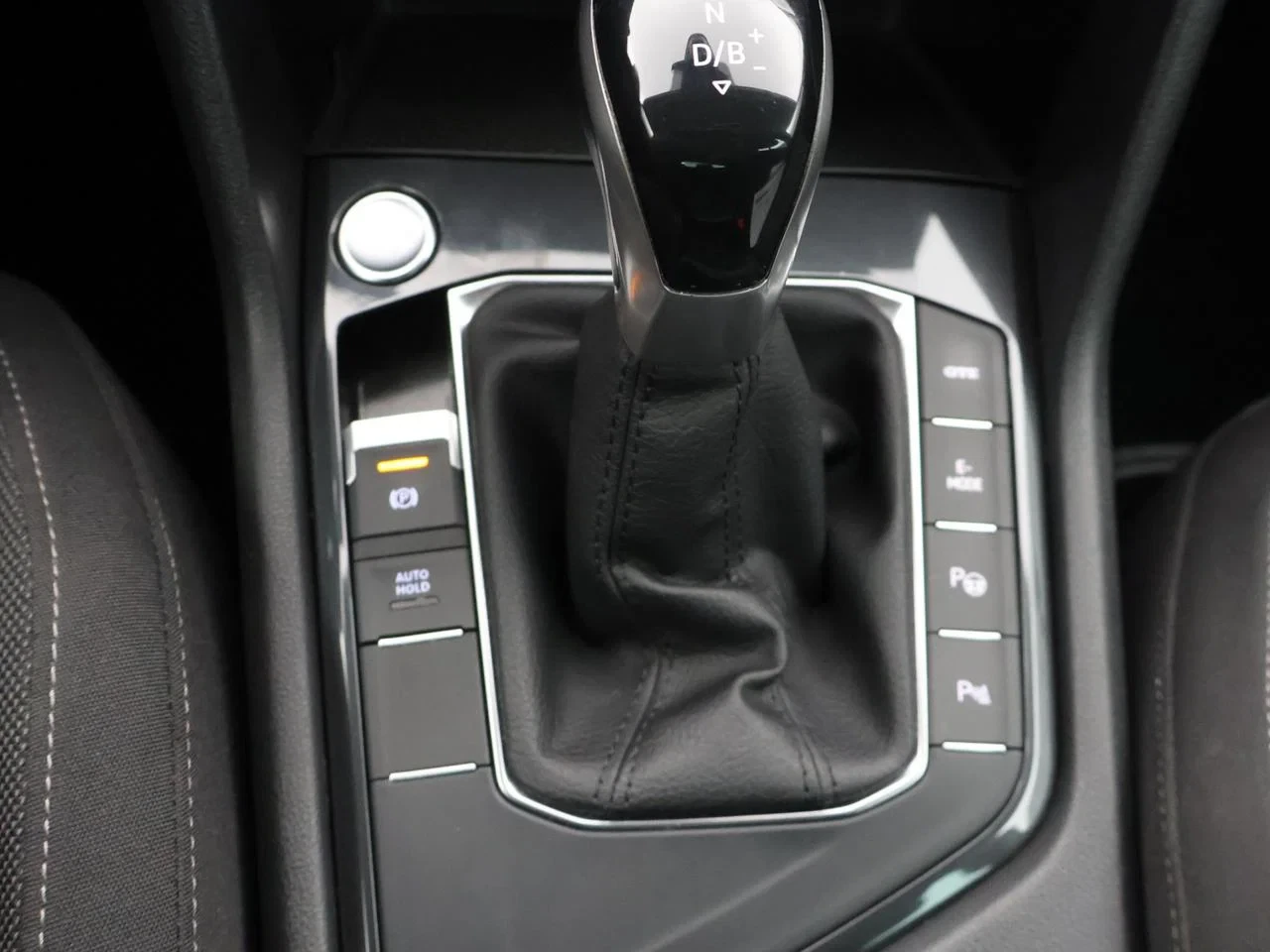 Volkswagen-Tiguan-image-14