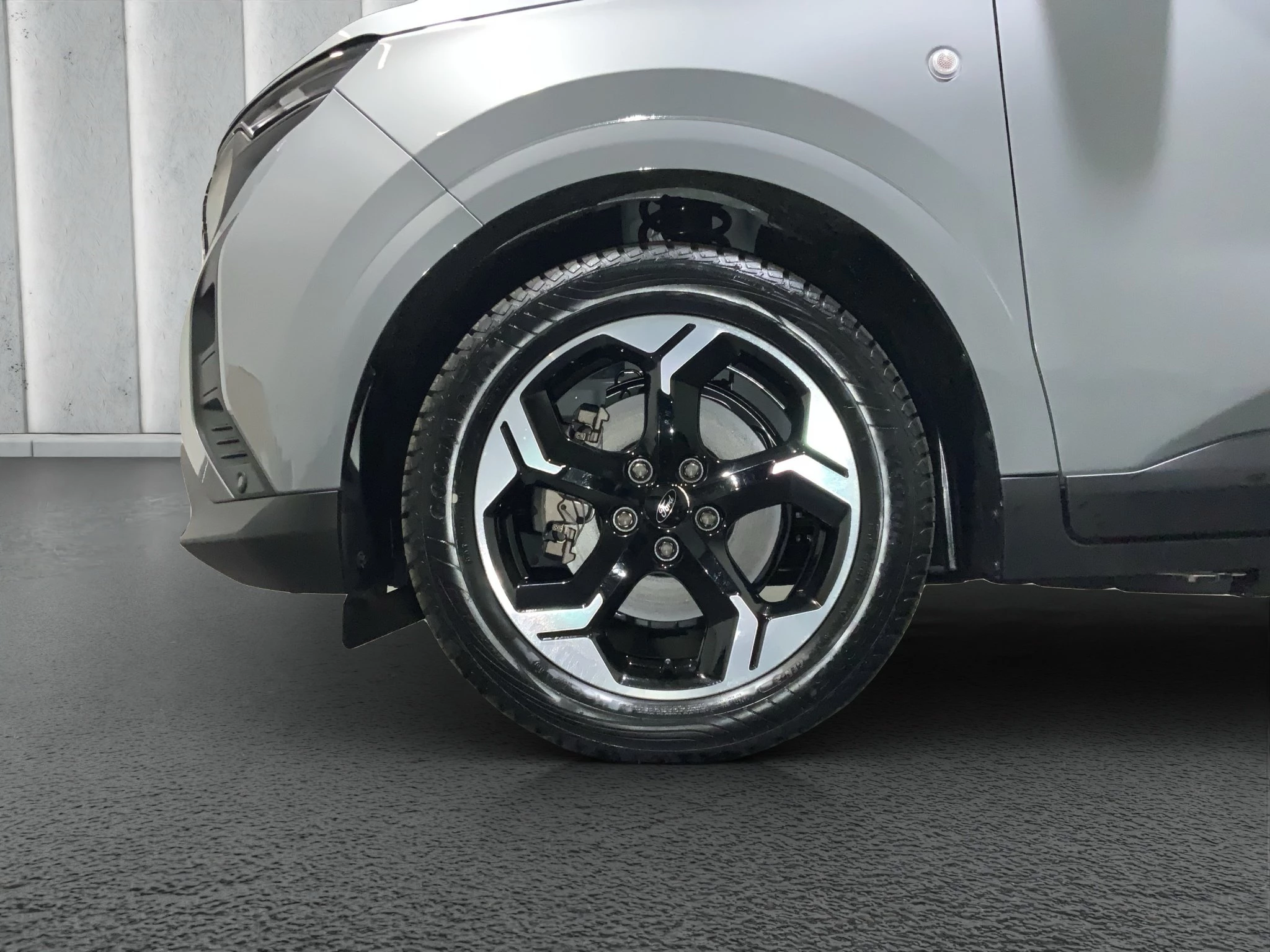 Ford Transit Courier Limited Elektromotor Lieferwagen *Lieferung ab Oktober 2026*