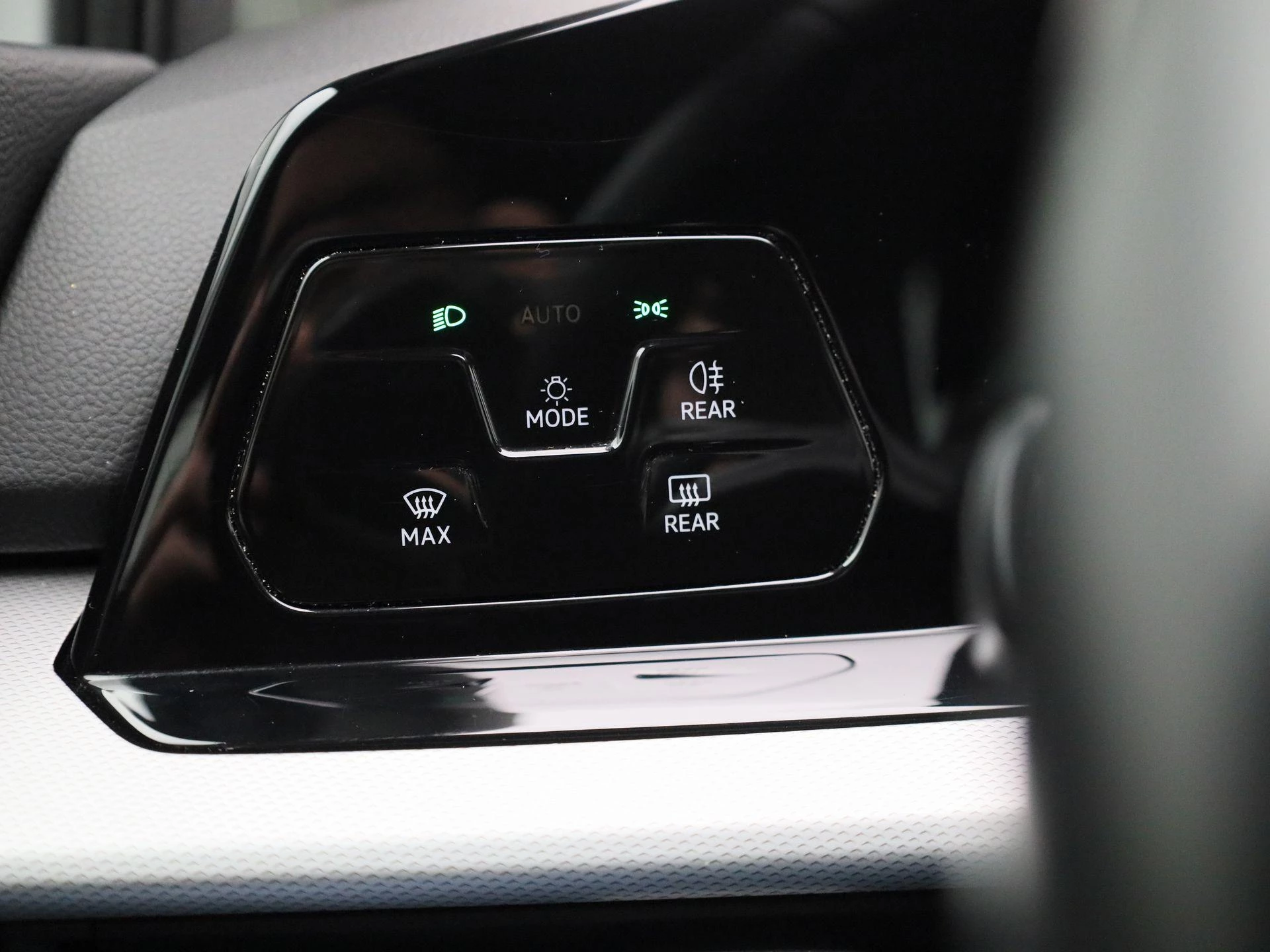 Volkswagen-Golf-image-26