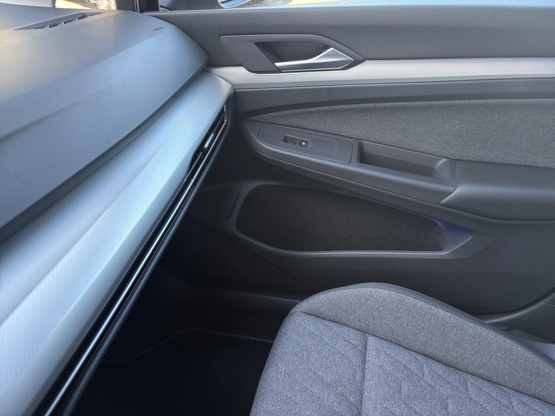 Volkswagen-Golf-image-12