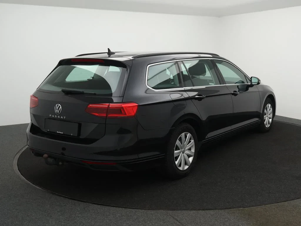 Volkswagen-Passat-image-1