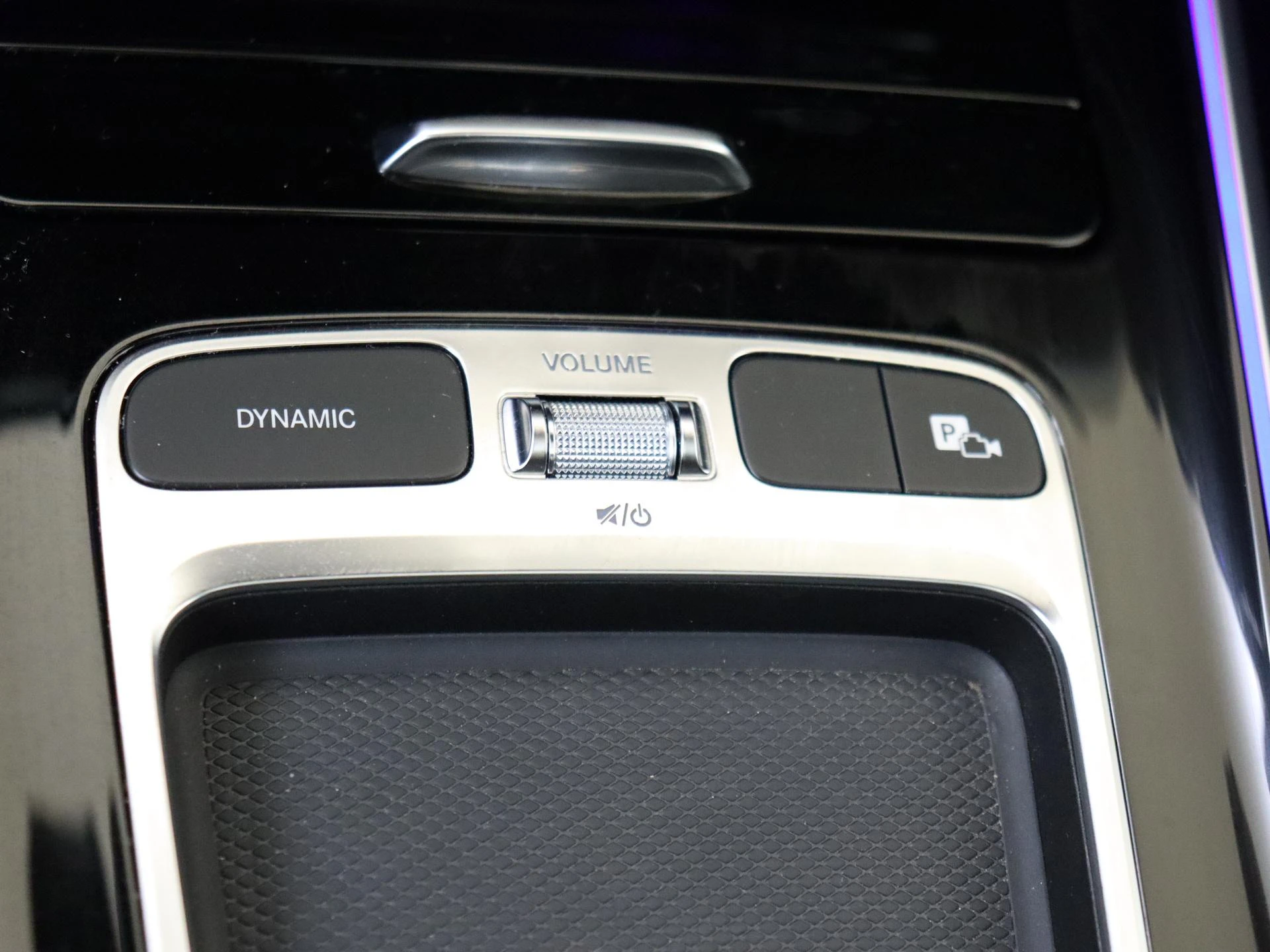 Mercedes-Benz-EQB-image-19