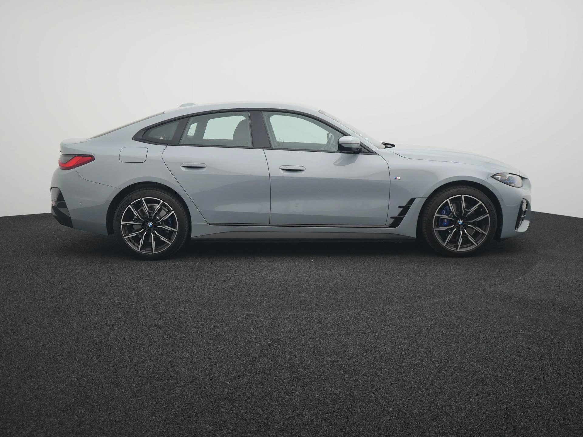 BMW-i4-image-5