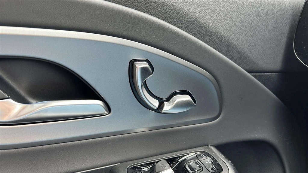 Mercedes-Benz-CLA-image-10