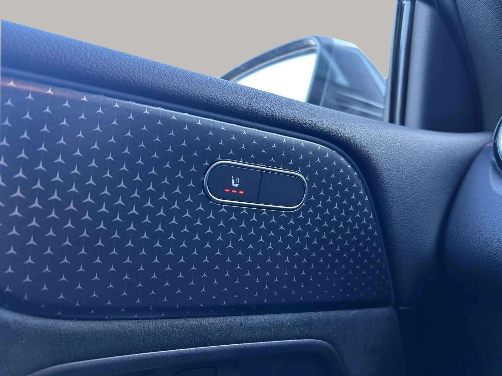 Mercedes-Benz-EQB-image-10