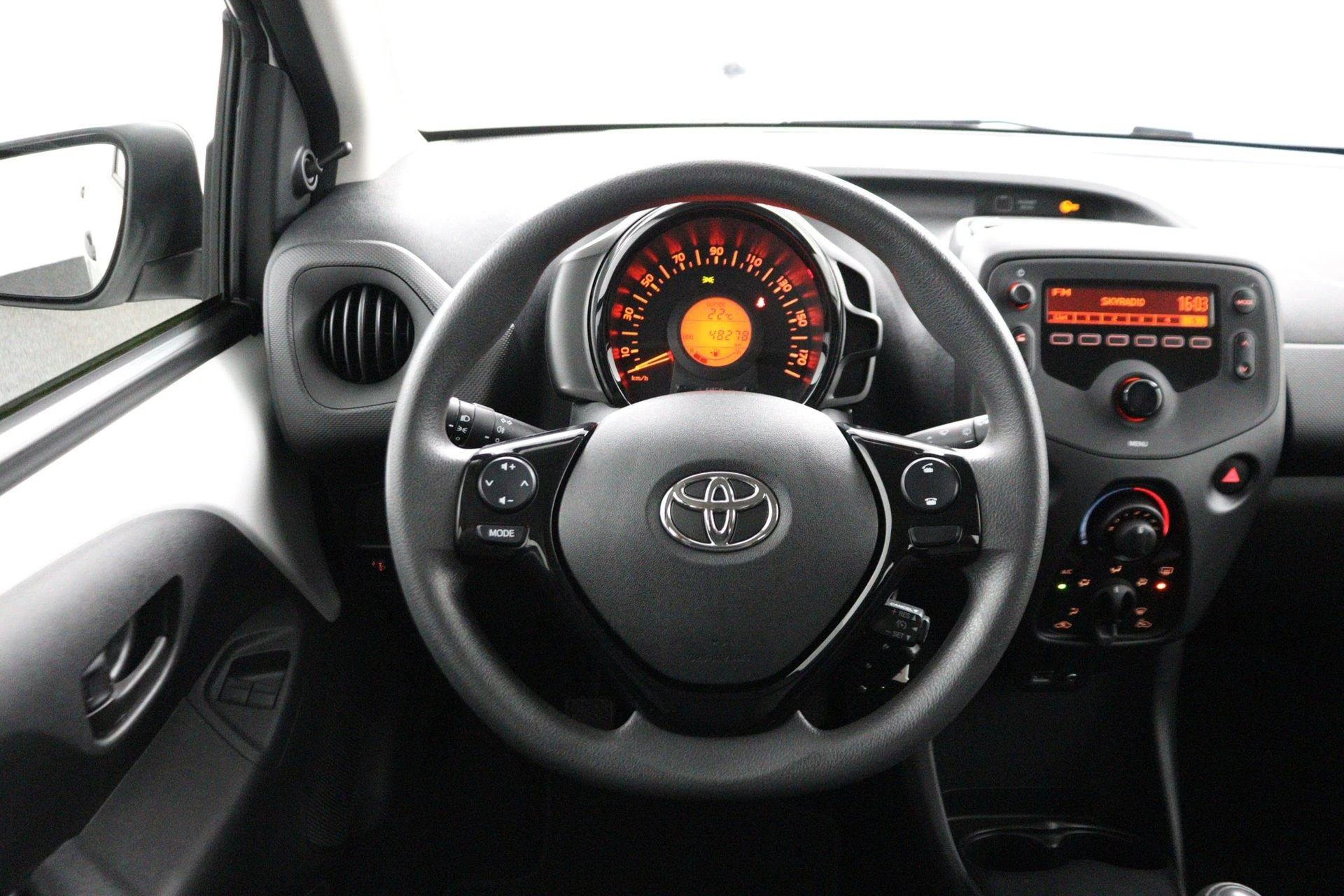 Toyota Aygo 1.0 VVT-i x-fun |