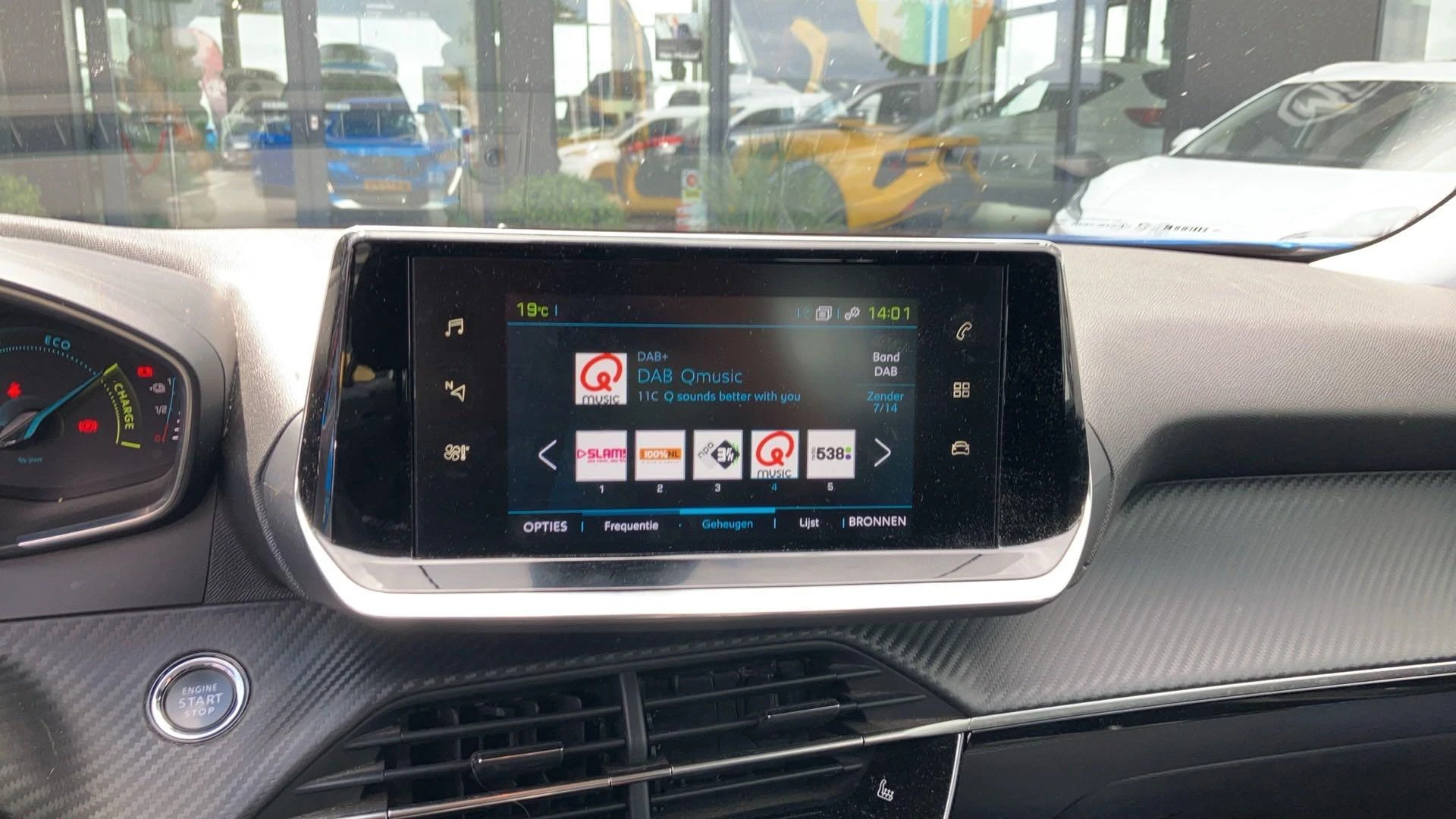 Peugeot-e-2008-image-4