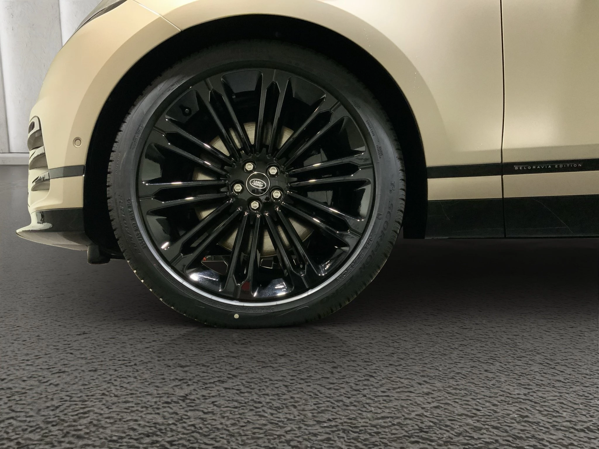 Land Rover Range Rover Velar Belgravia Edition Satin 3.0 D300