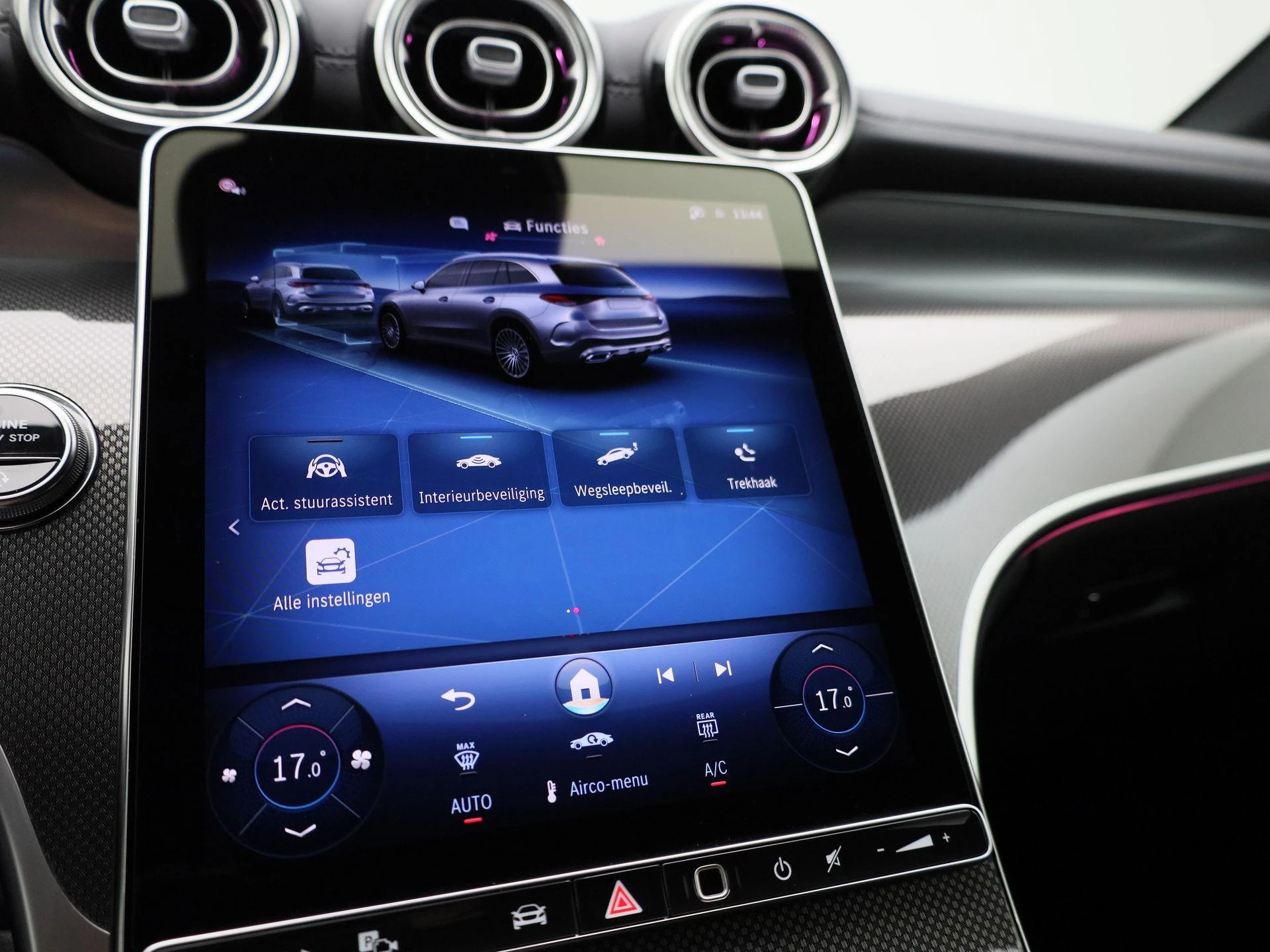 Mercedes-Benz-GLC-image-25