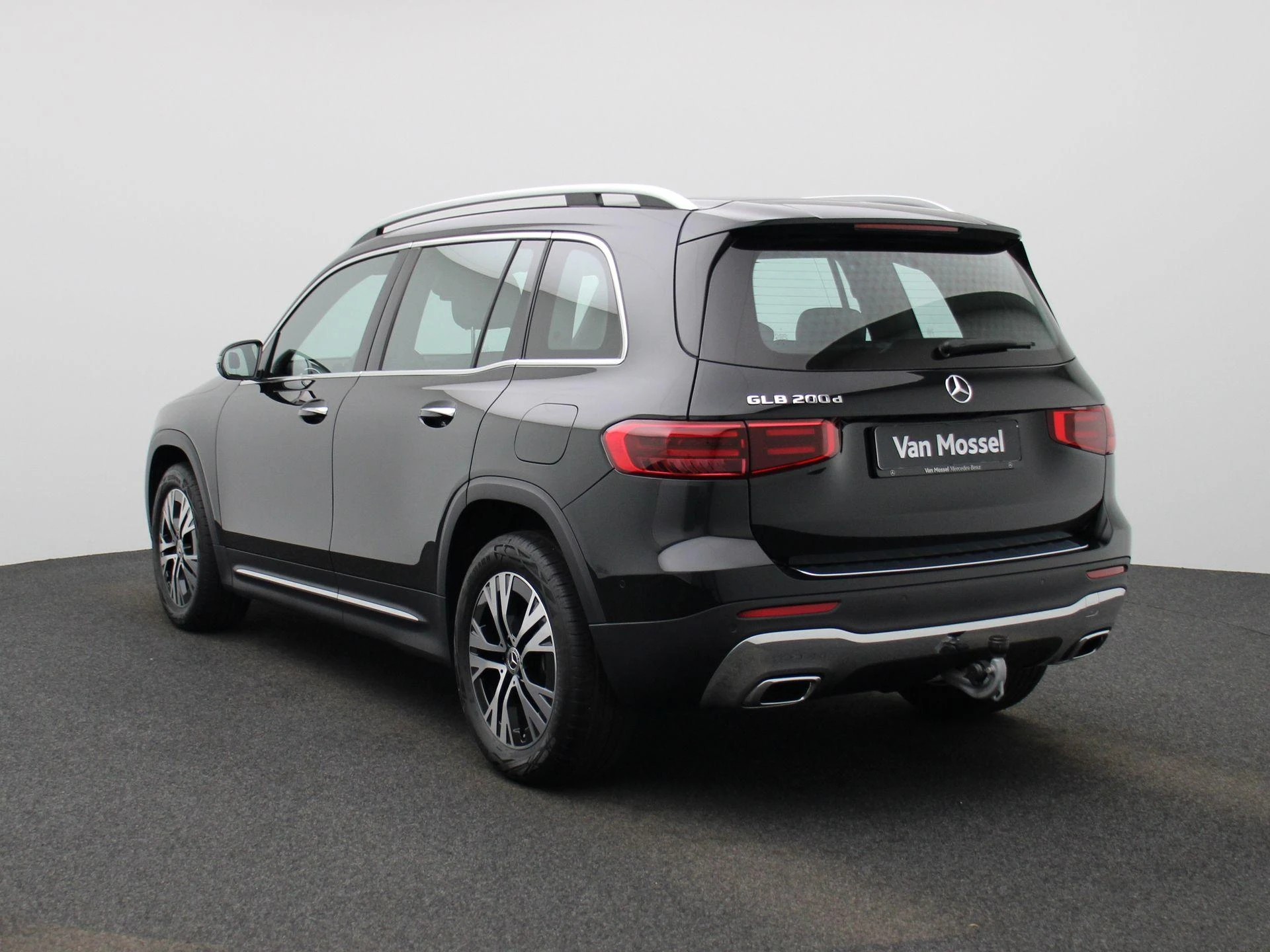Mercedes-Benz-GLB-image-1