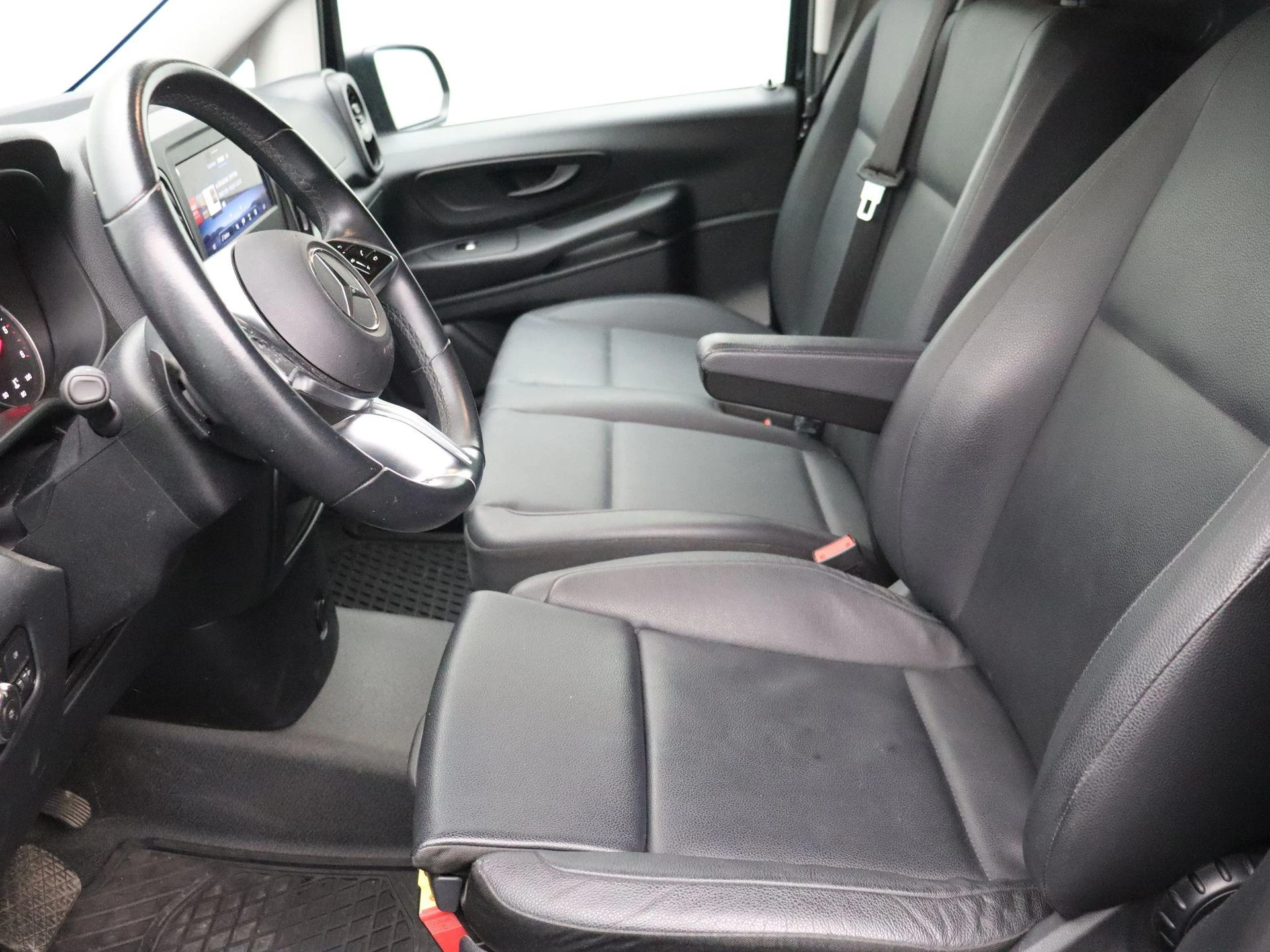 Mercedes-Benz-Vito-image-9