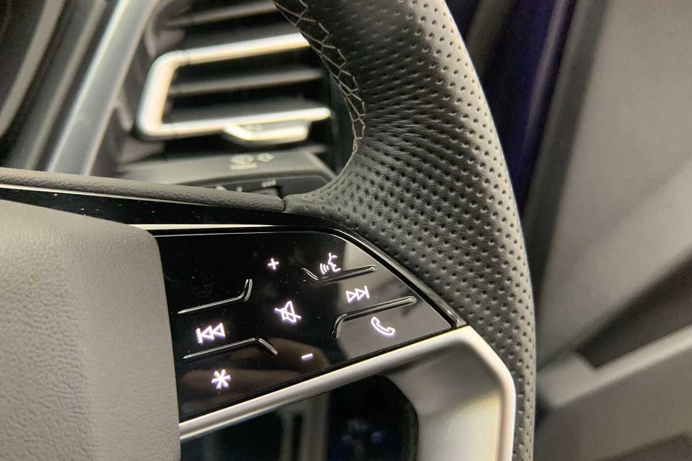 Audi-Q4 Sportback e-tron-image-22