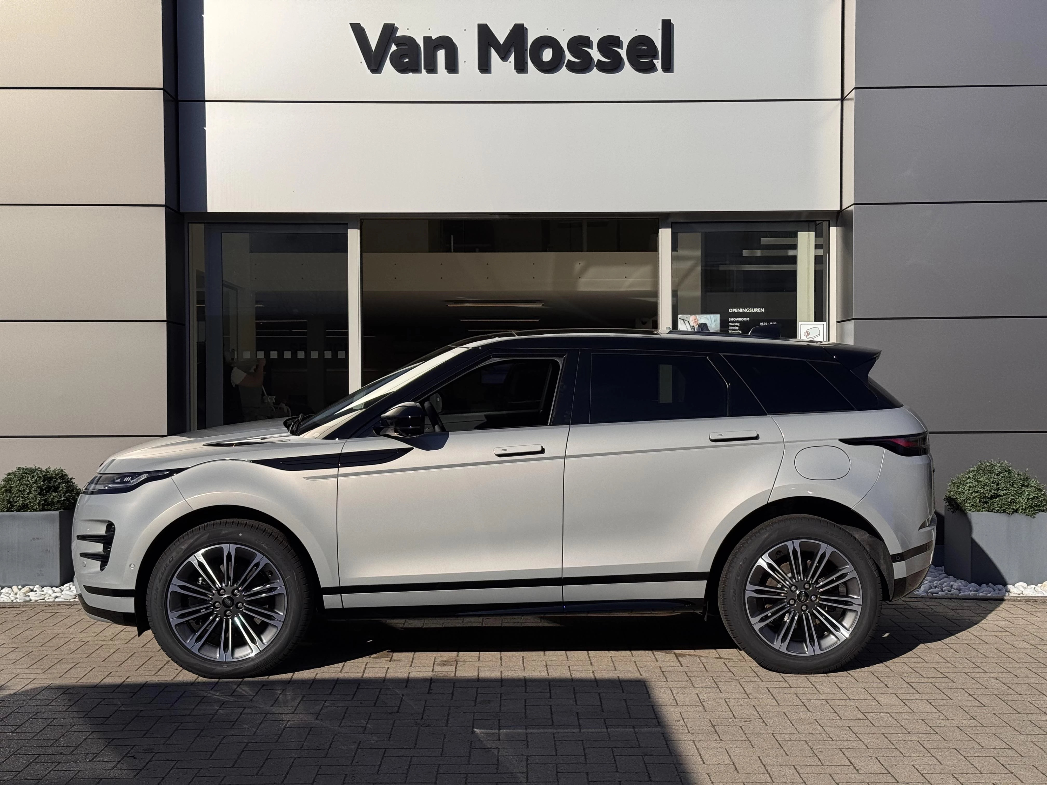 Land Rover Range Rover Evoque P270e Dynamic SE AWD Auto. 26MY