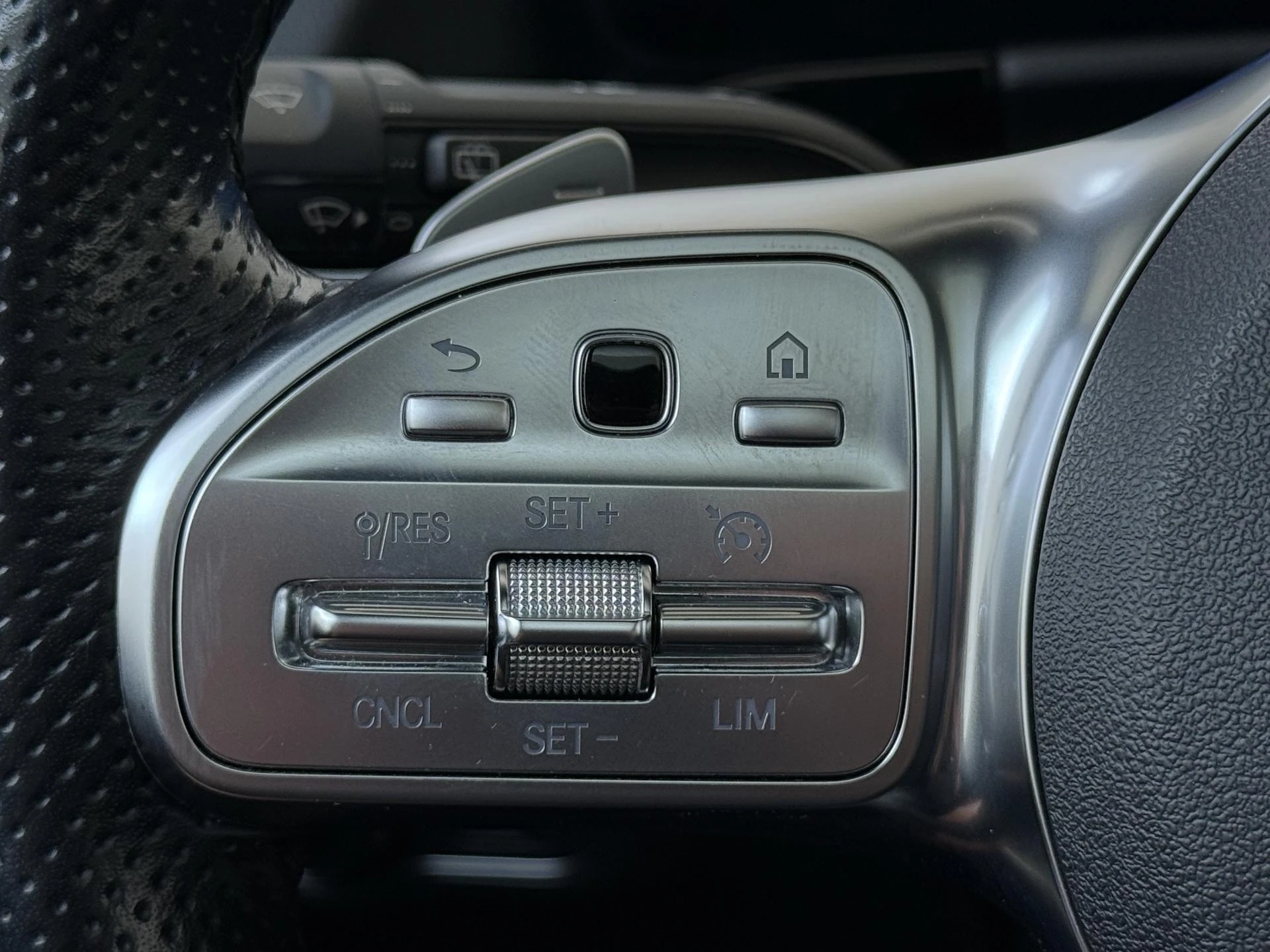 Mercedes-Benz-B-Klasse-image-11