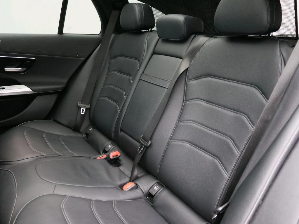 Mercedes-Benz-E-Klasse-image-9