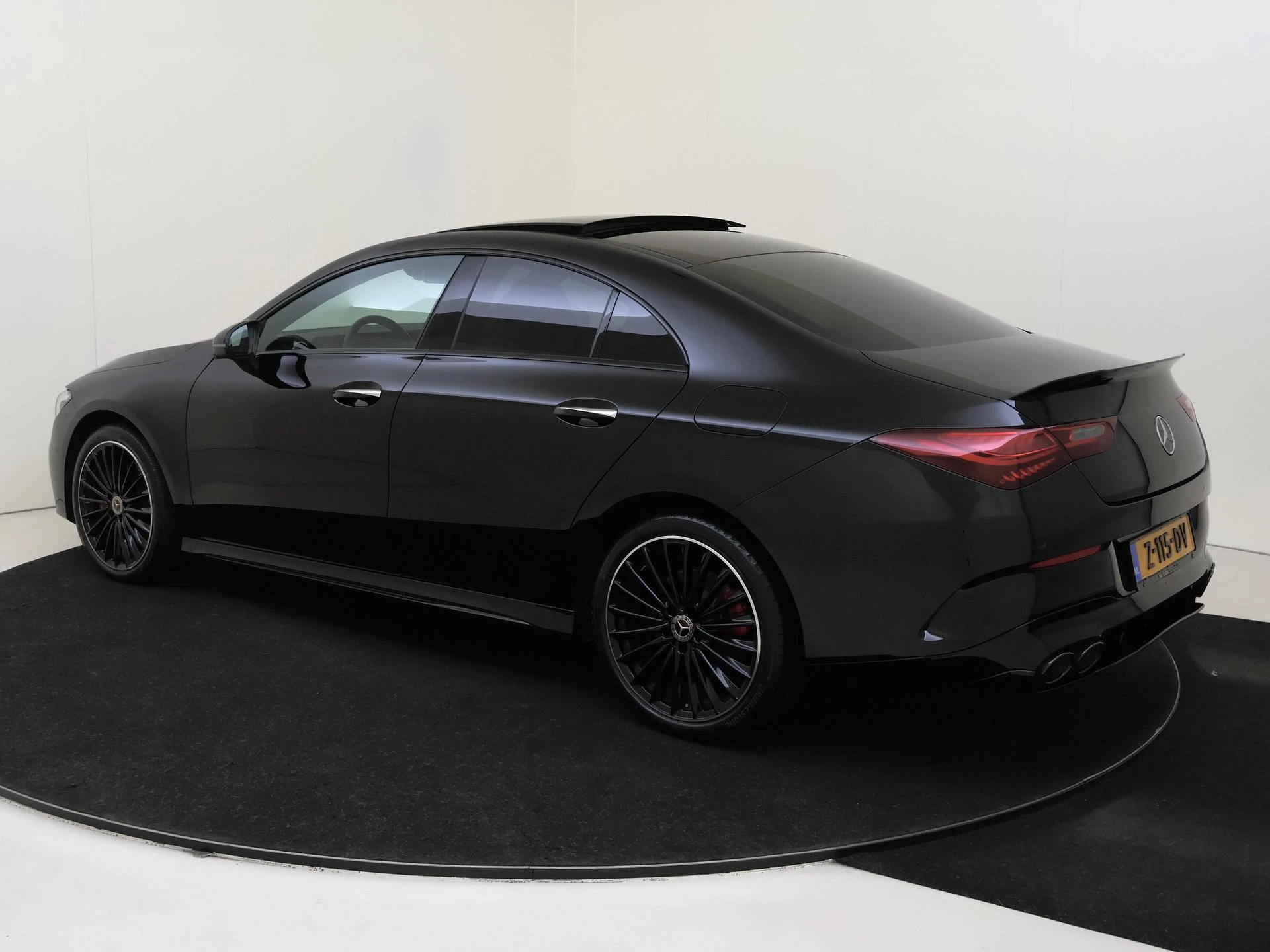 Mercedes-Benz-CLA-image-2