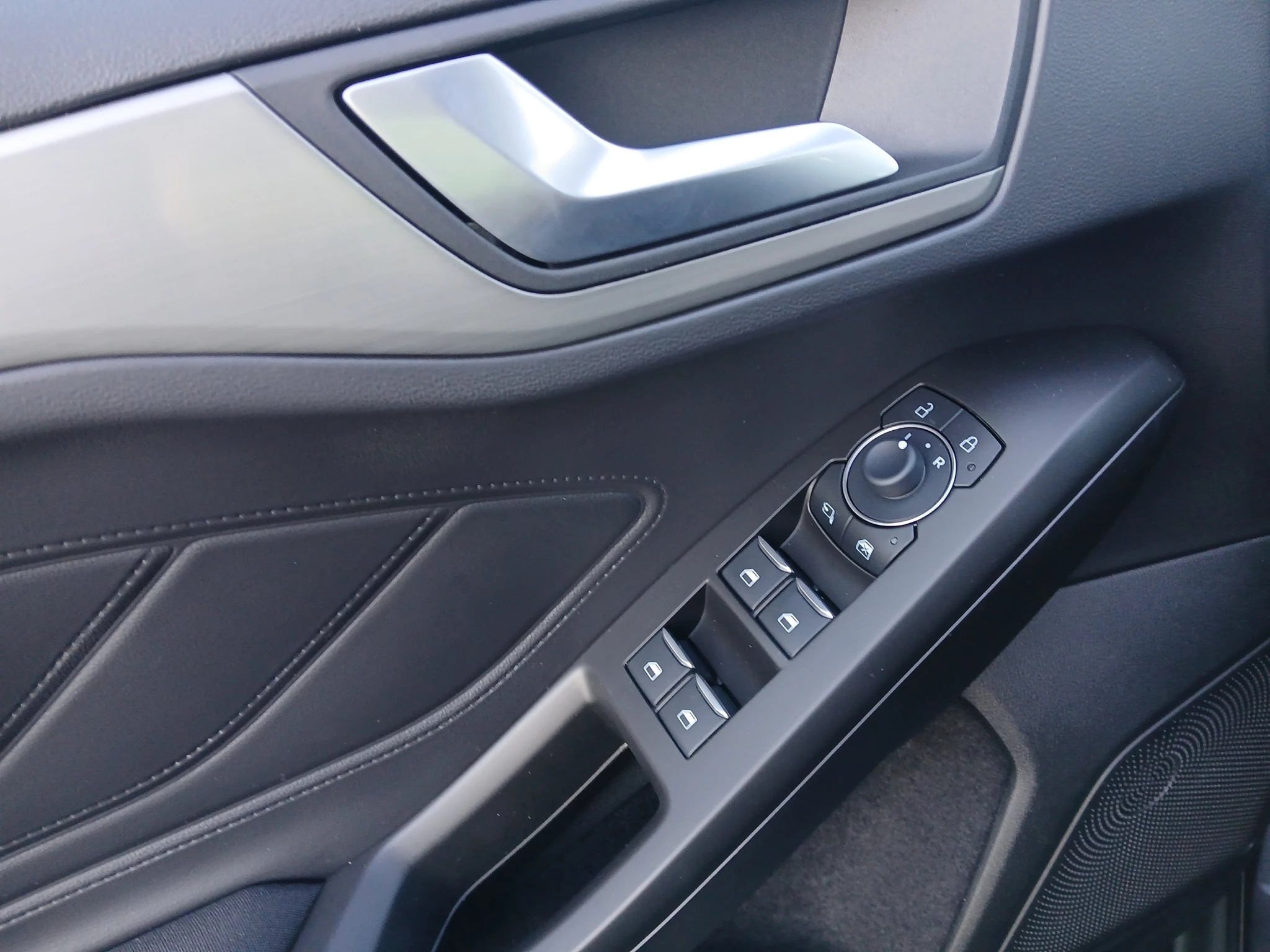 Ford Focus Titanium Edition Turnier AUT | LED | NAV | KAM | SHA | PDC | WI-PKT
