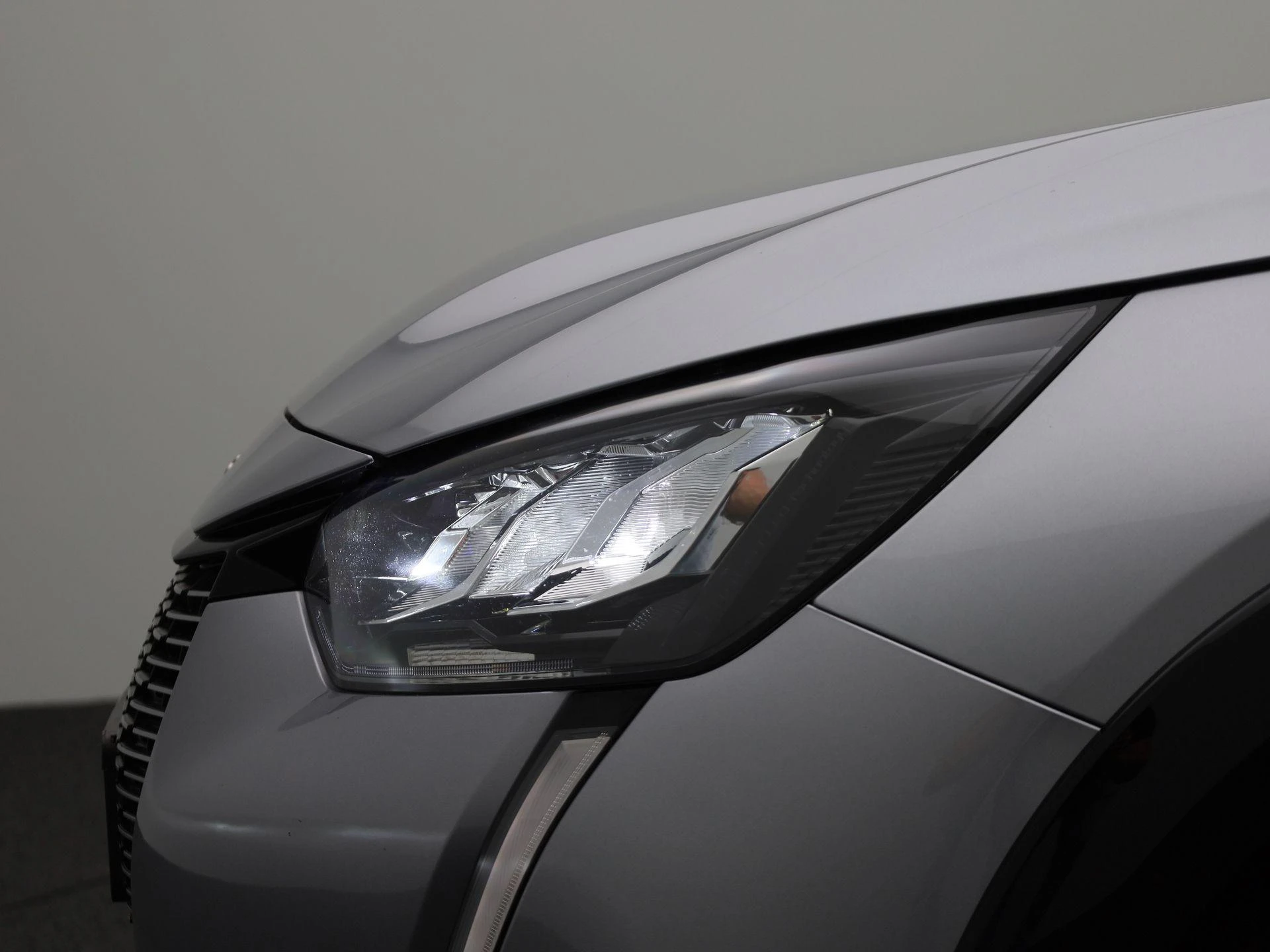 Peugeot e-208 - 15