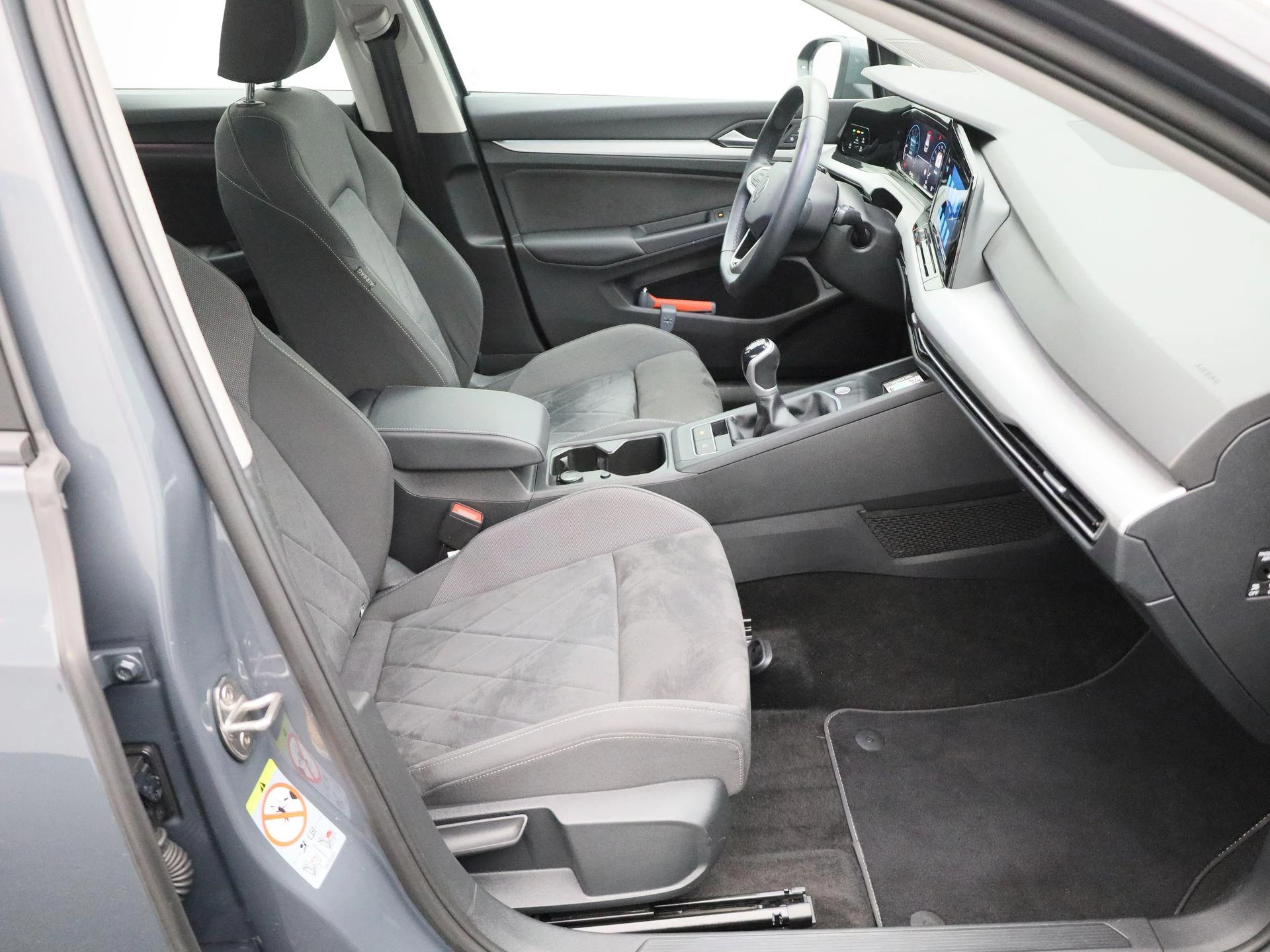 Volkswagen-Golf-image-27