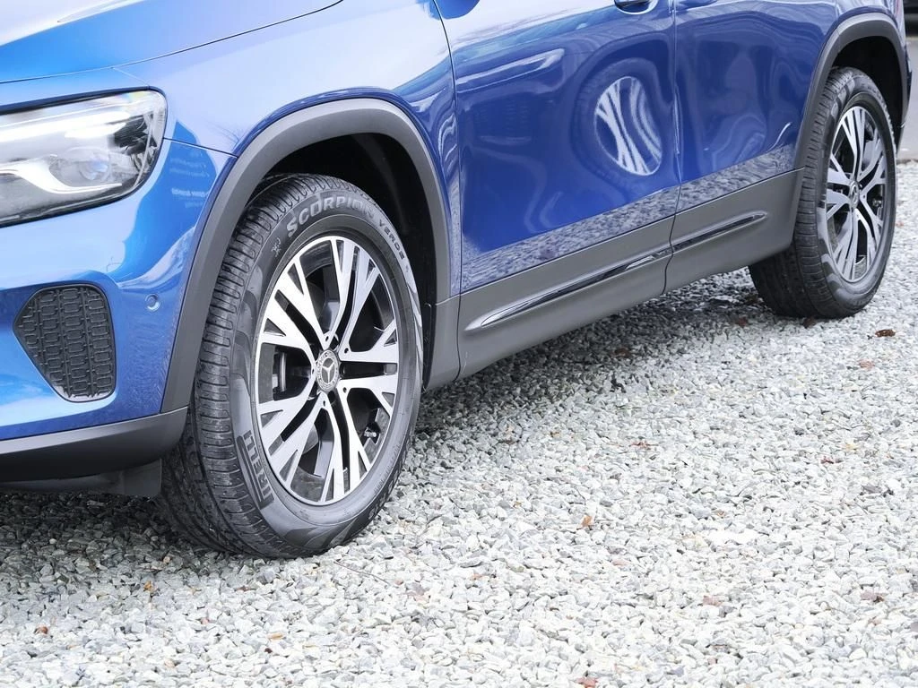 Mercedes-Benz-GLB 200 d-image-5