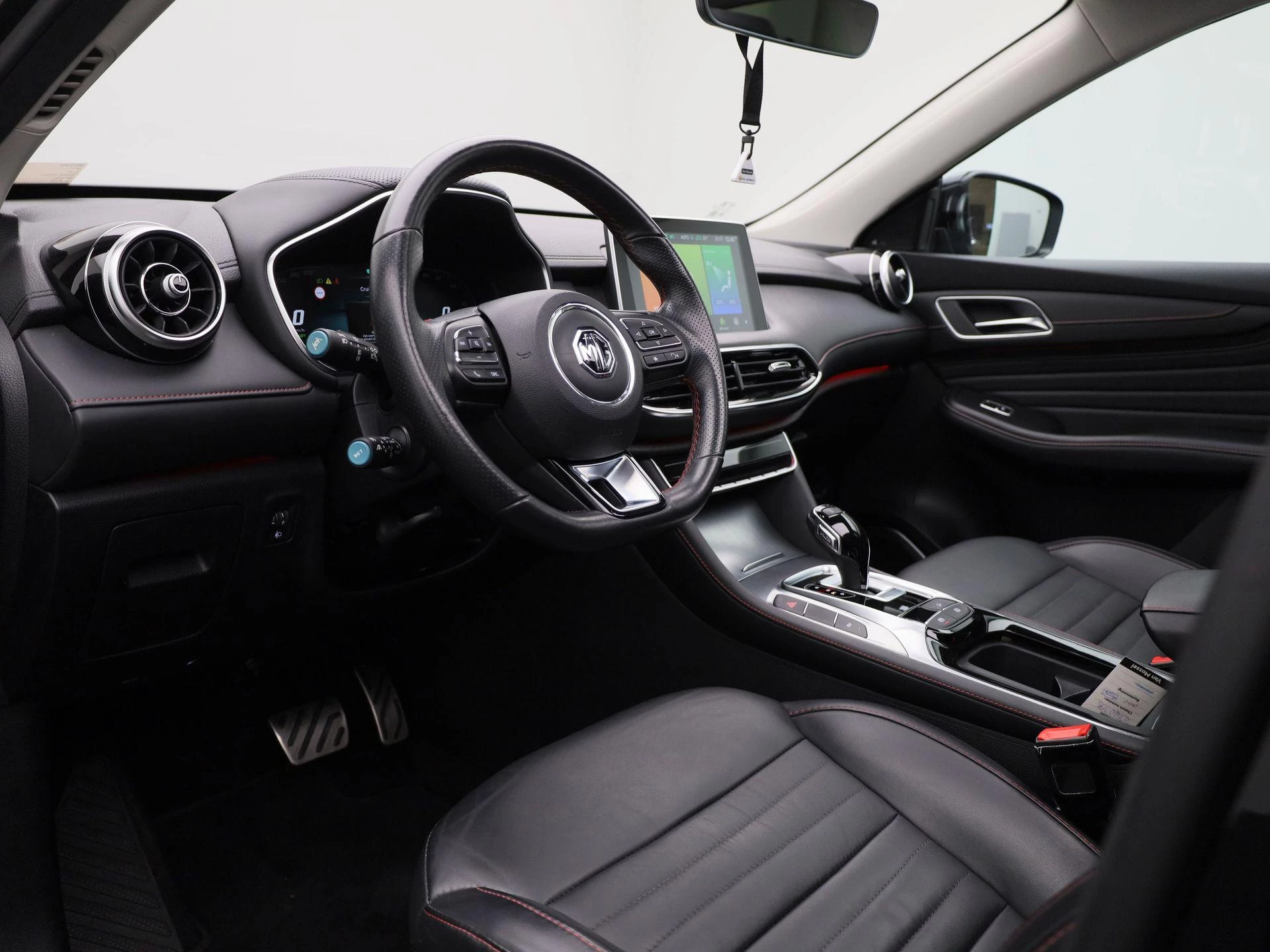 MG EHS 1.5T Luxury