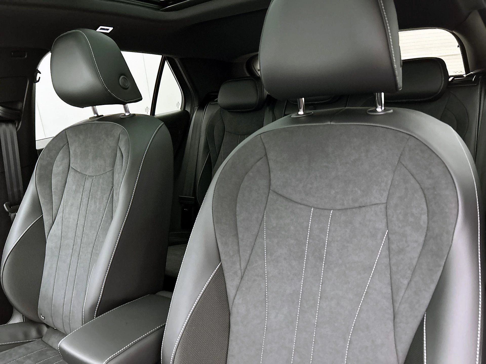 Volkswagen T-Roc 1.5 eTsi Style First Edition 116 PK Automaat