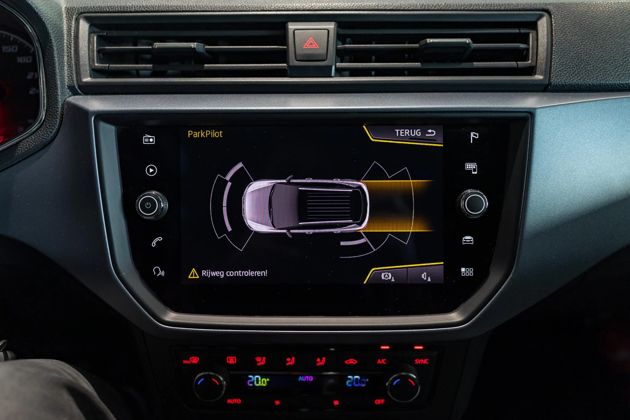 SEAT-Arona-image-28