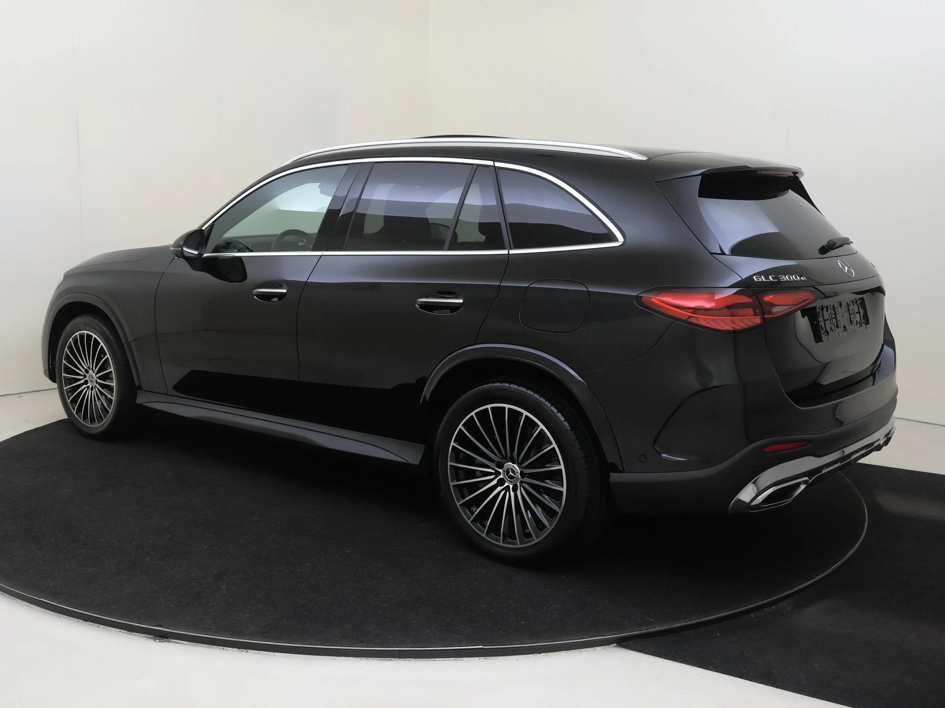 Mercedes-Benz-GLC-image-2