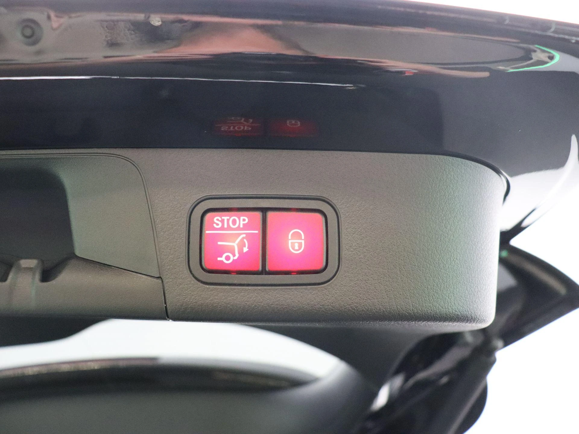 Mercedes-Benz-EQB-image-22