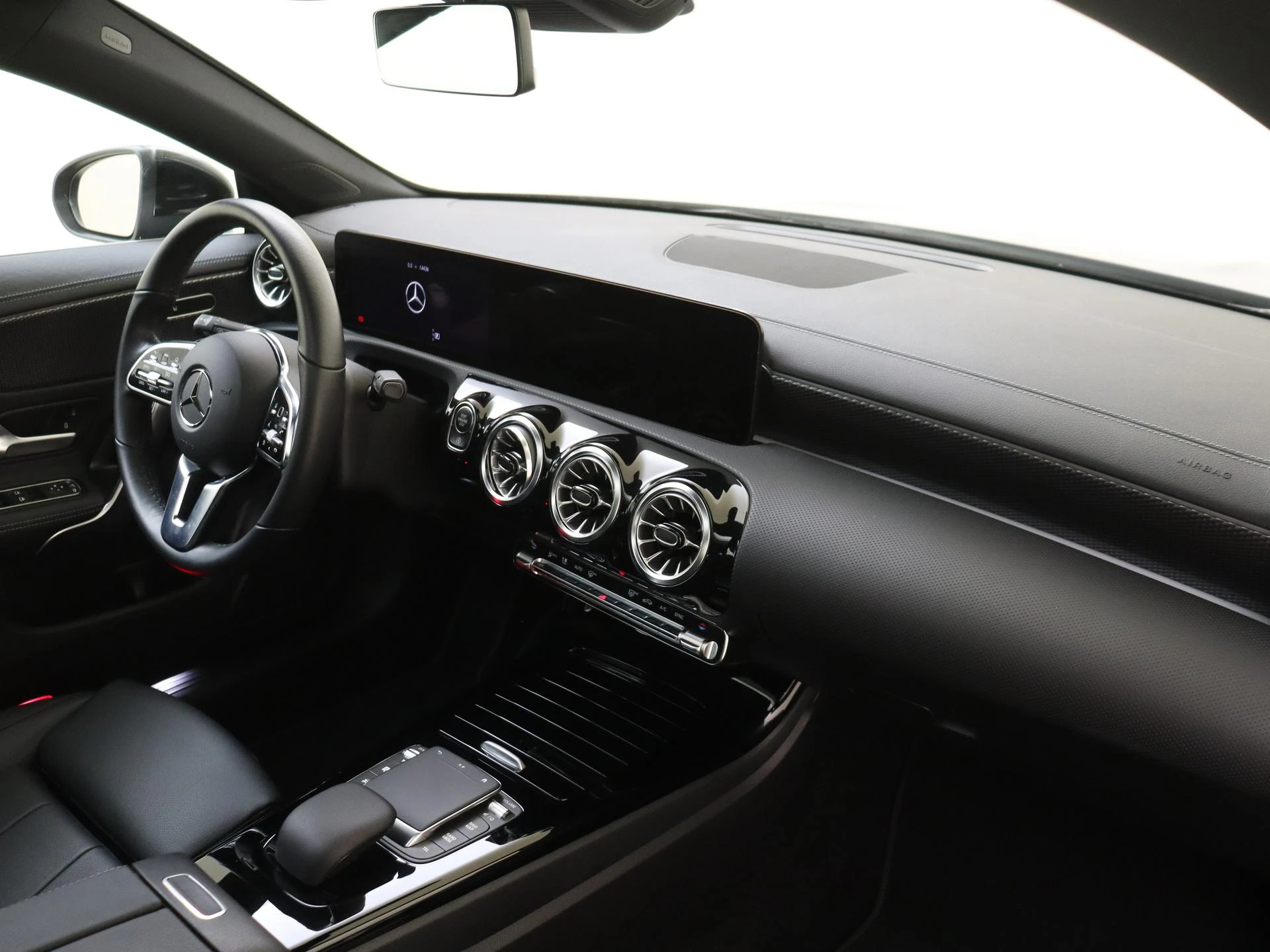 Mercedes-Benz-CLA-image-4
