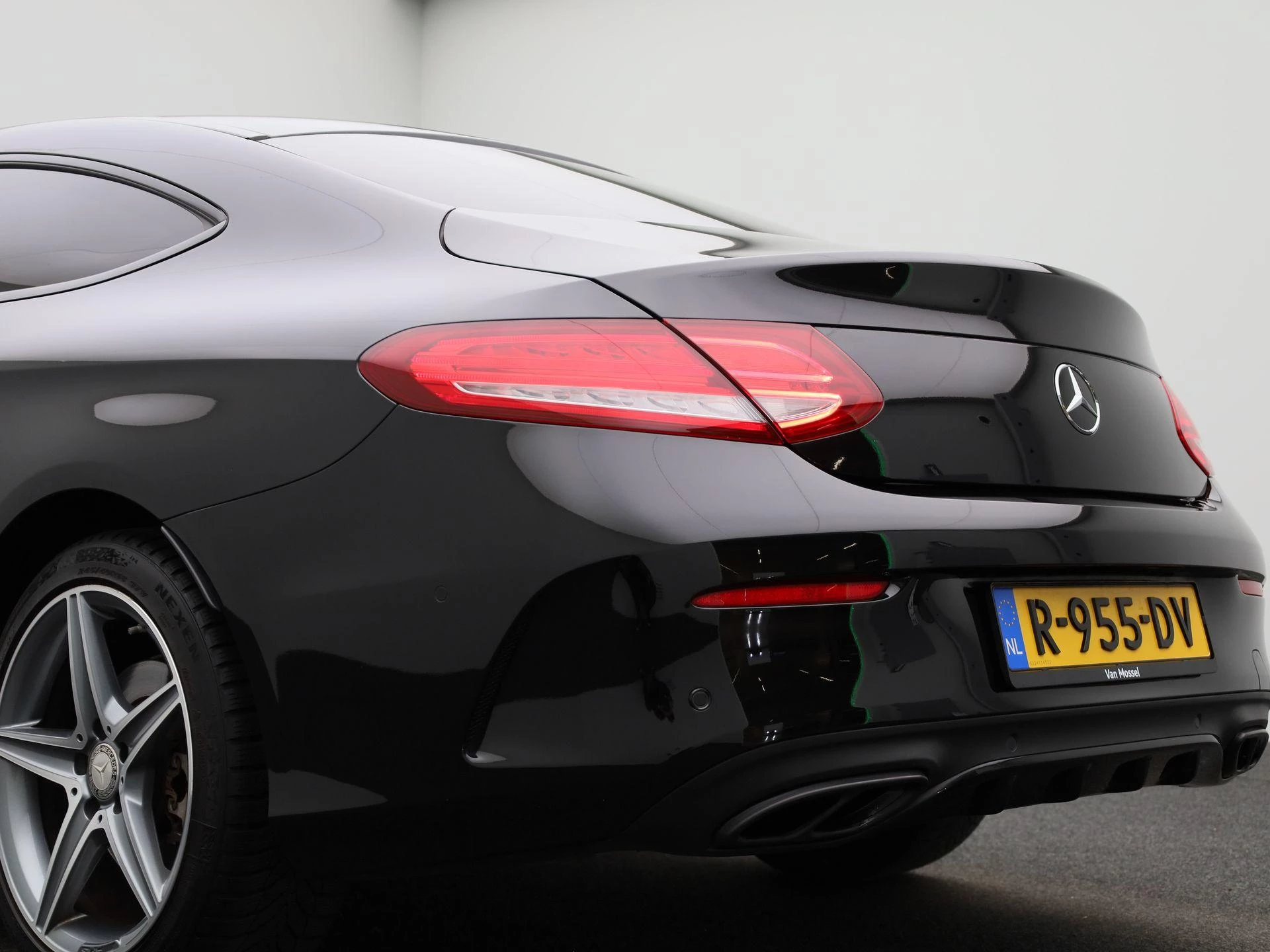 Mercedes-Benz-C-Klasse-image-40