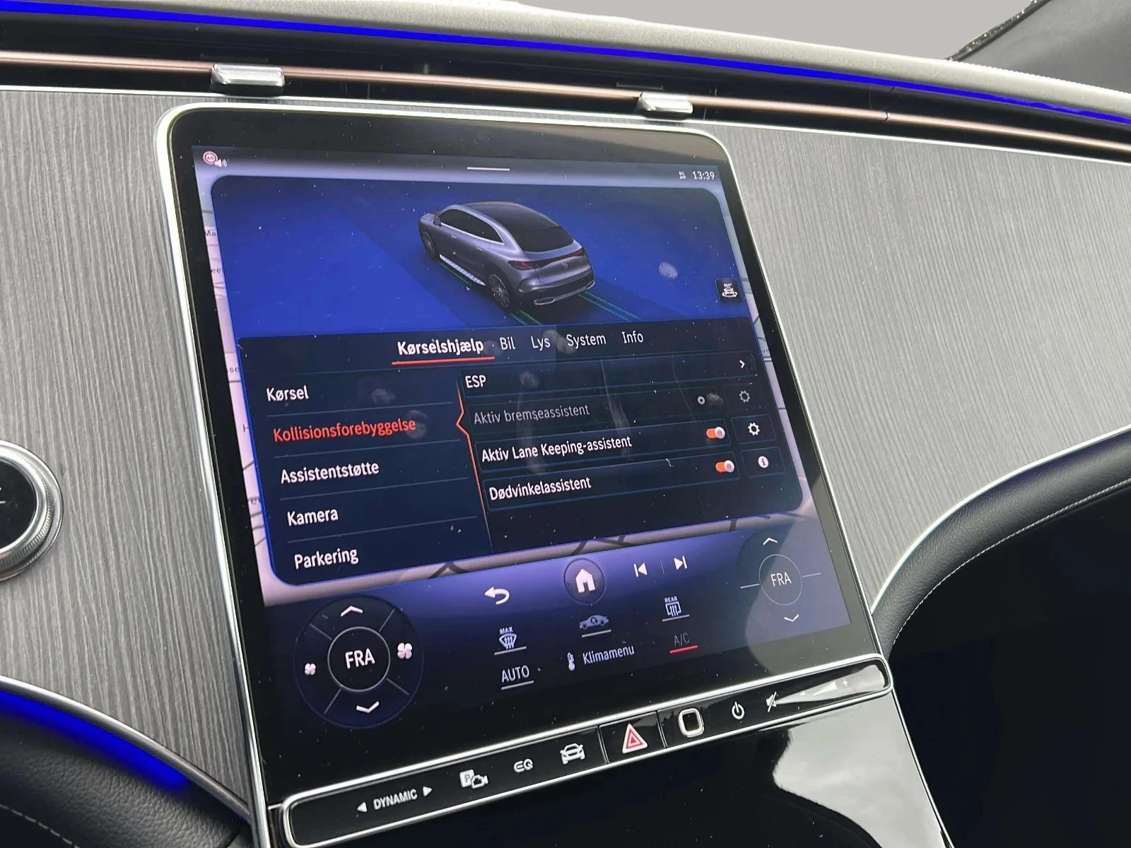 Mercedes-Benz-EQE-image-17